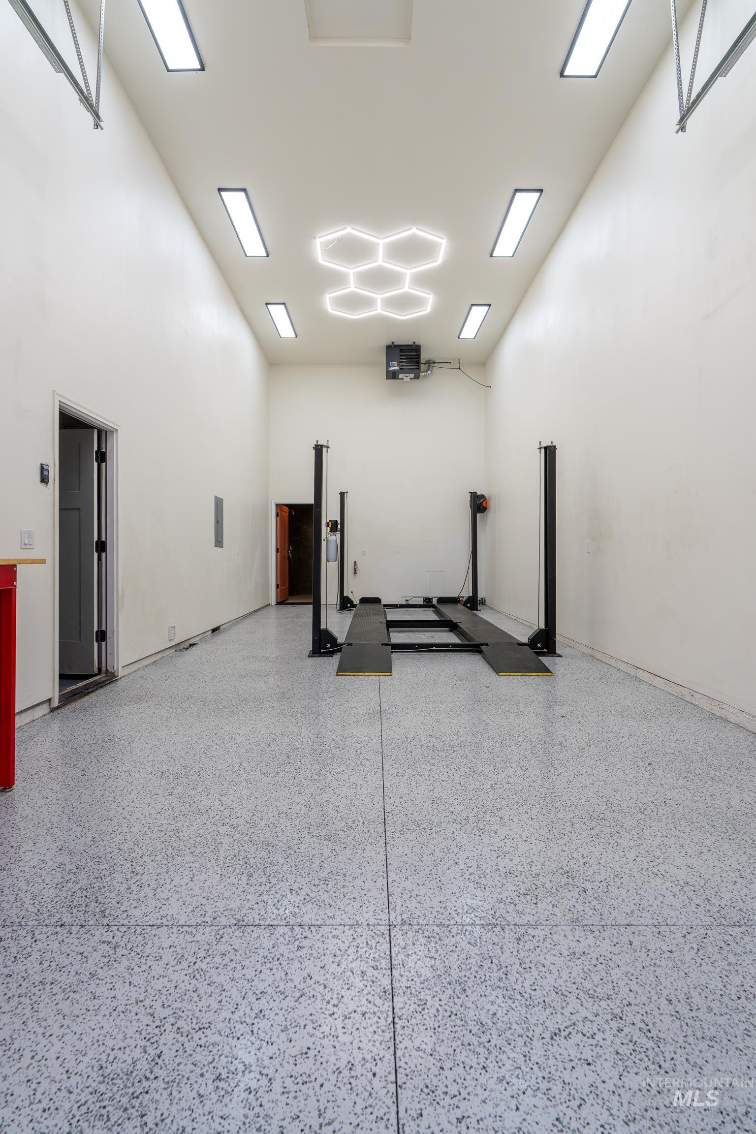 385 W Creekview Dr., Meridian, Idaho 83646, 4 Bedrooms, 3 Bathrooms, Residential For Sale, Price $689,900,MLS 98979462