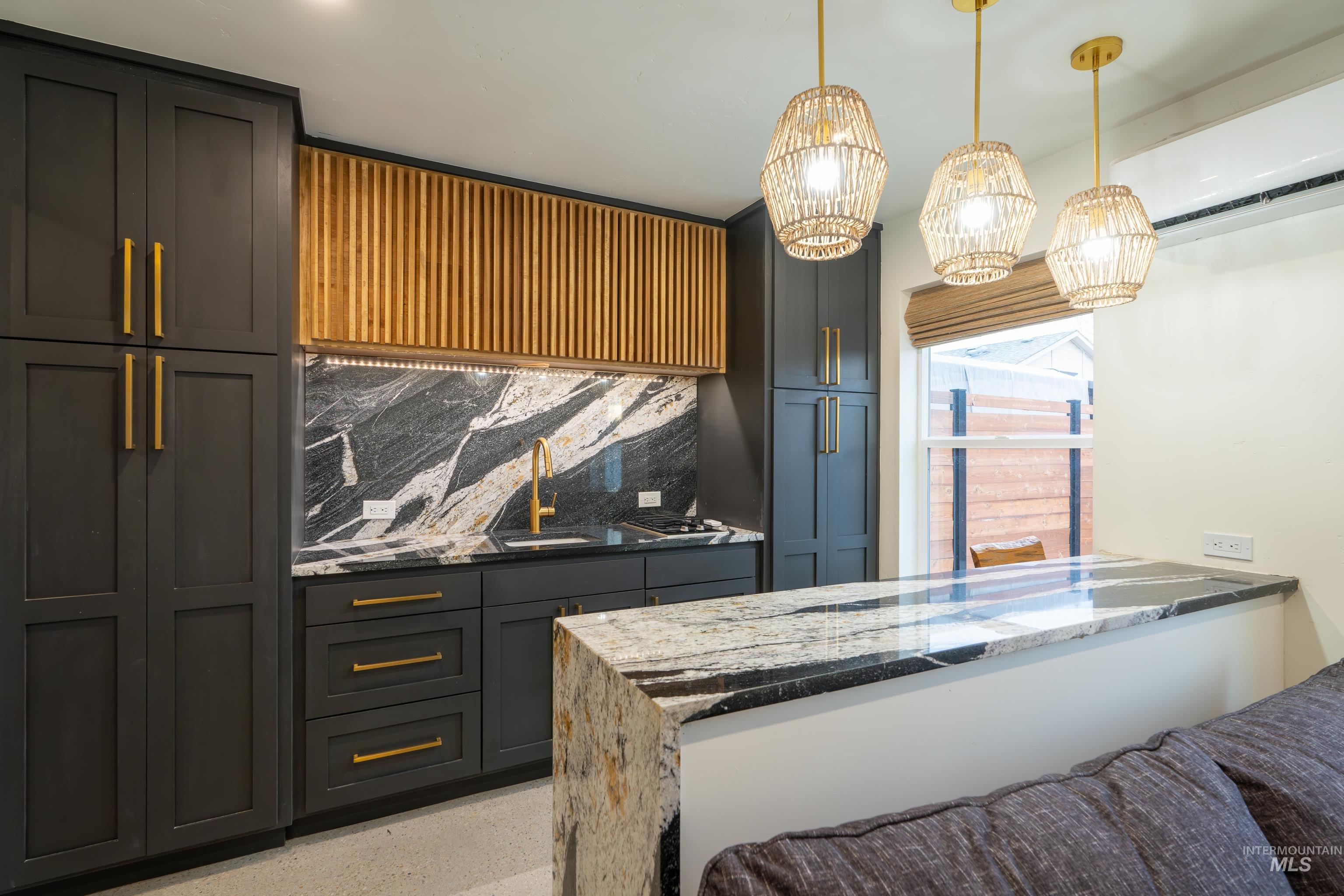 385 W Creekview Dr., Meridian, Idaho 83646, 4 Bedrooms, 3 Bathrooms, Residential For Sale, Price $689,900,MLS 98979462