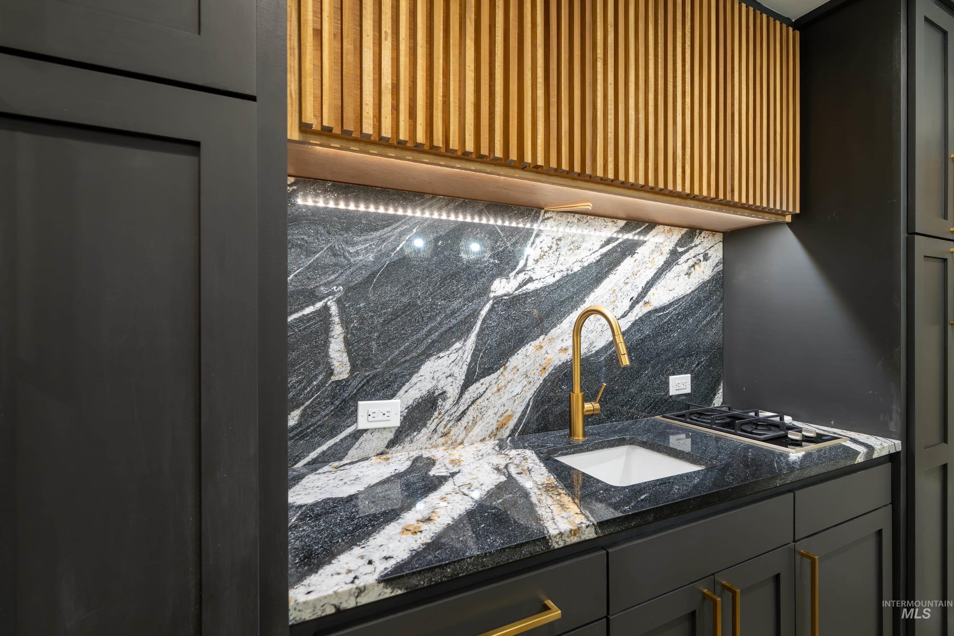 385 W Creekview Dr., Meridian, Idaho 83646, 4 Bedrooms, 3 Bathrooms, Residential For Sale, Price $689,900,MLS 98979462