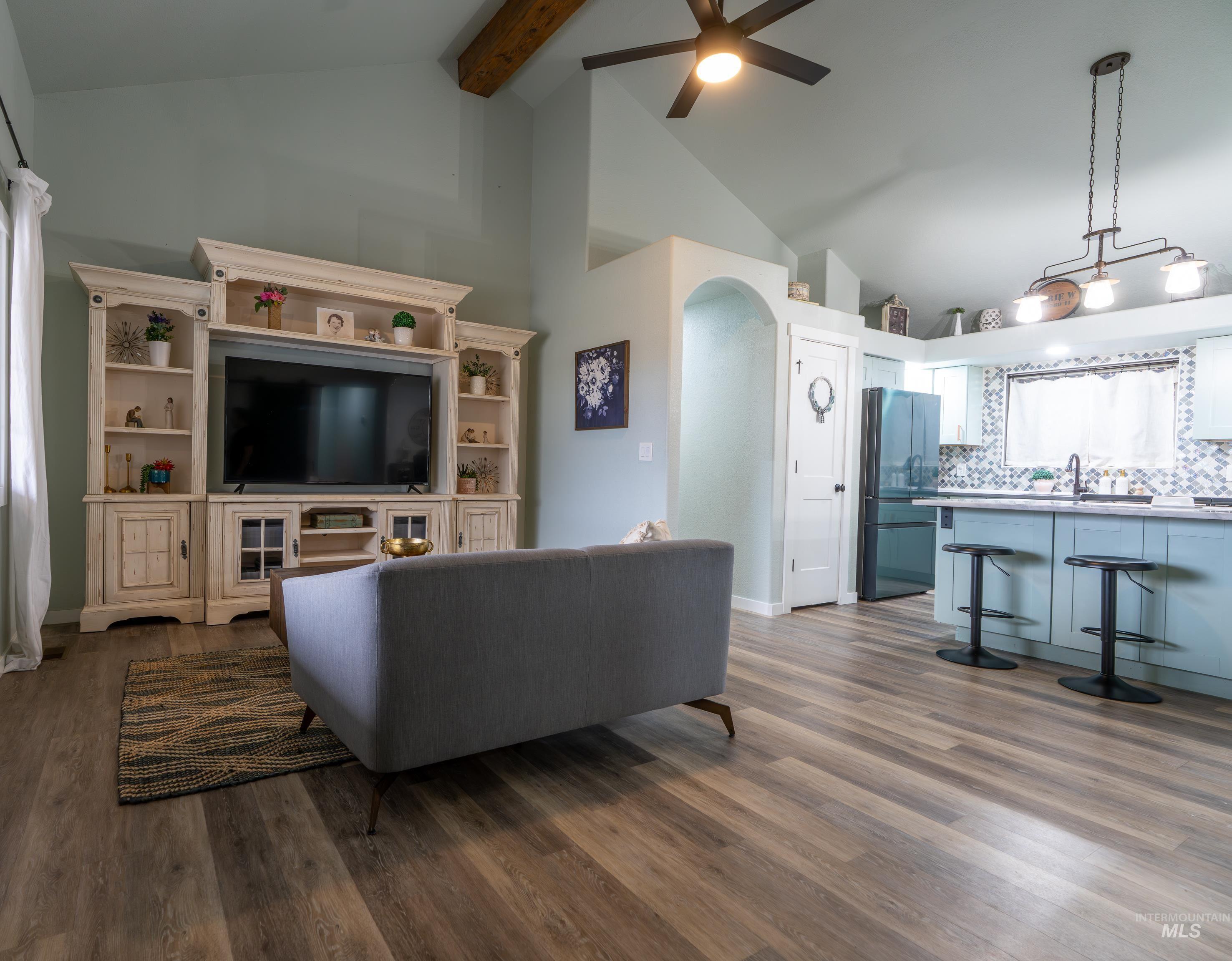 385 W Creekview Dr., Meridian, Idaho 83646, 4 Bedrooms, 3 Bathrooms, Residential For Sale, Price $689,900,MLS 98979462