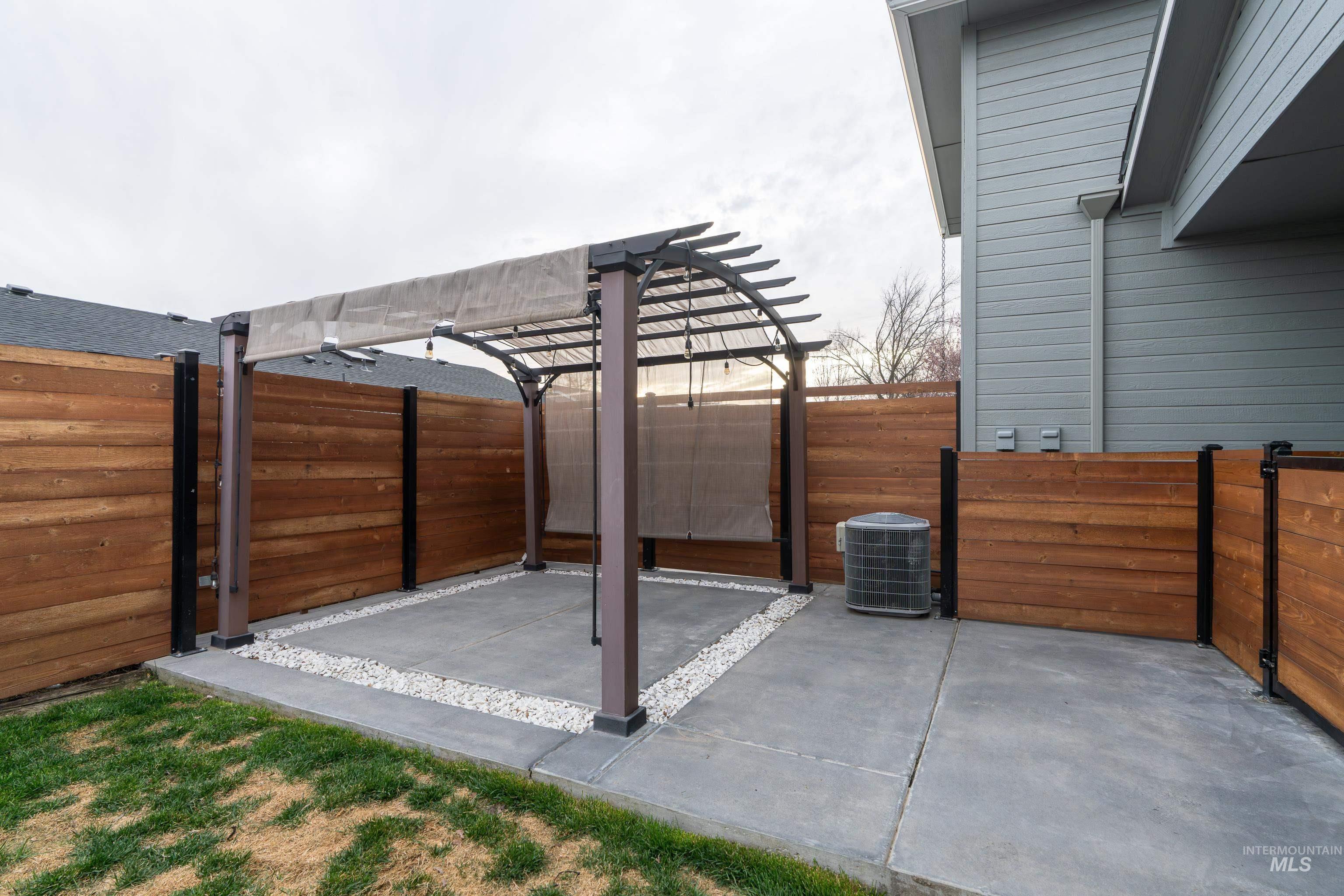 385 W Creekview Dr., Meridian, Idaho 83646, 4 Bedrooms, 3 Bathrooms, Residential For Sale, Price $689,900,MLS 98979462