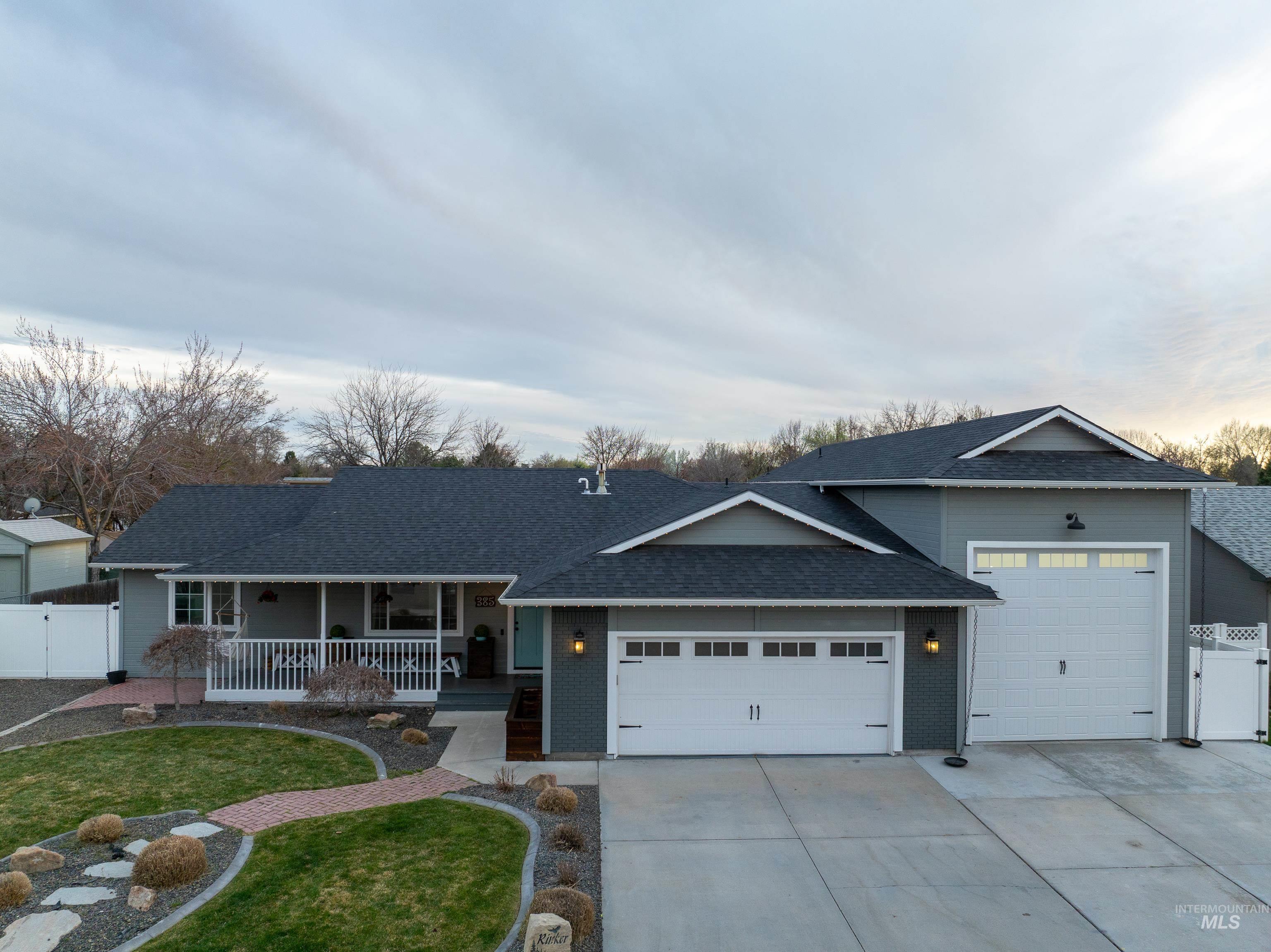 385 W Creekview Dr., Meridian, Idaho 83646, 4 Bedrooms, 3 Bathrooms, Residential For Sale, Price $689,900,MLS 98979462