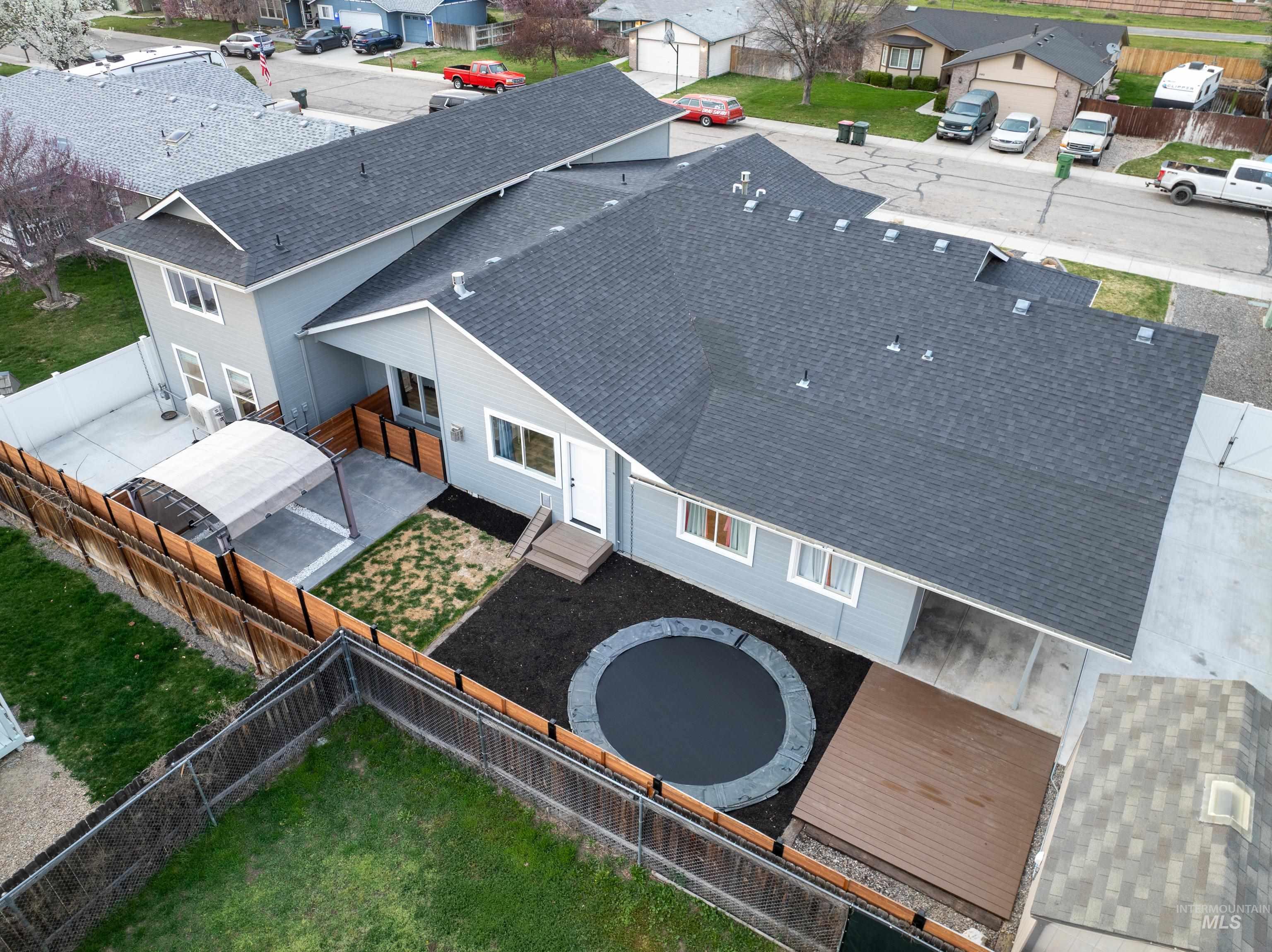 385 W Creekview Dr., Meridian, Idaho 83646, 4 Bedrooms, 3 Bathrooms, Residential For Sale, Price $689,900,MLS 98979462