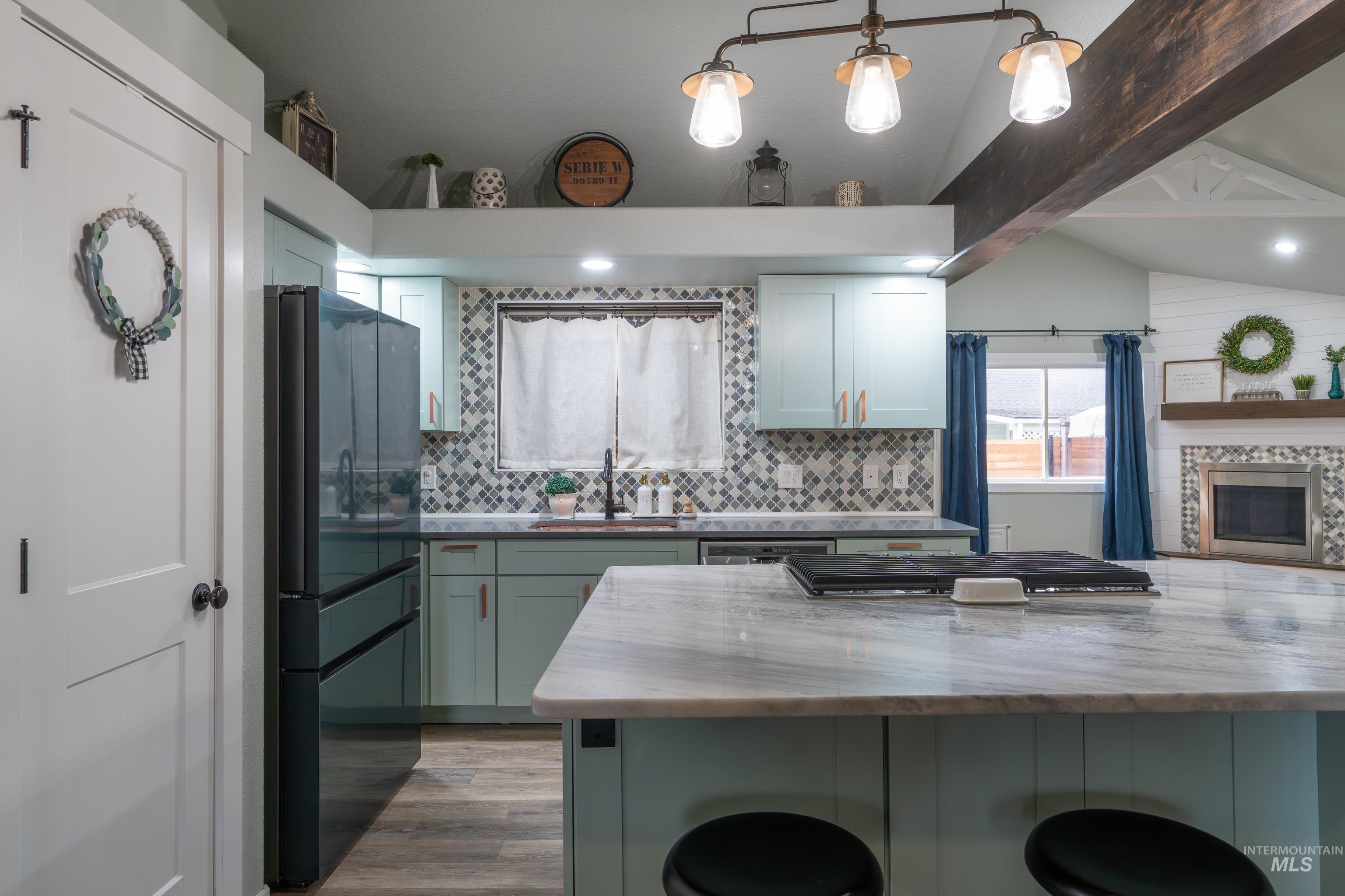 385 W Creekview Dr., Meridian, Idaho 83646, 4 Bedrooms, 3 Bathrooms, Residential For Sale, Price $689,900,MLS 98979462