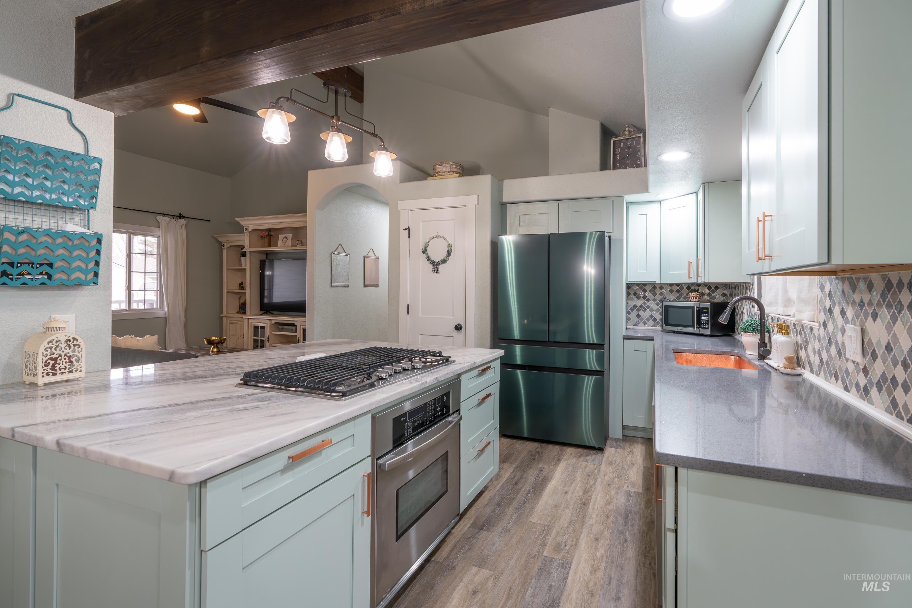 385 W Creekview Dr., Meridian, Idaho 83646, 4 Bedrooms, 3 Bathrooms, Residential For Sale, Price $689,900,MLS 98979462