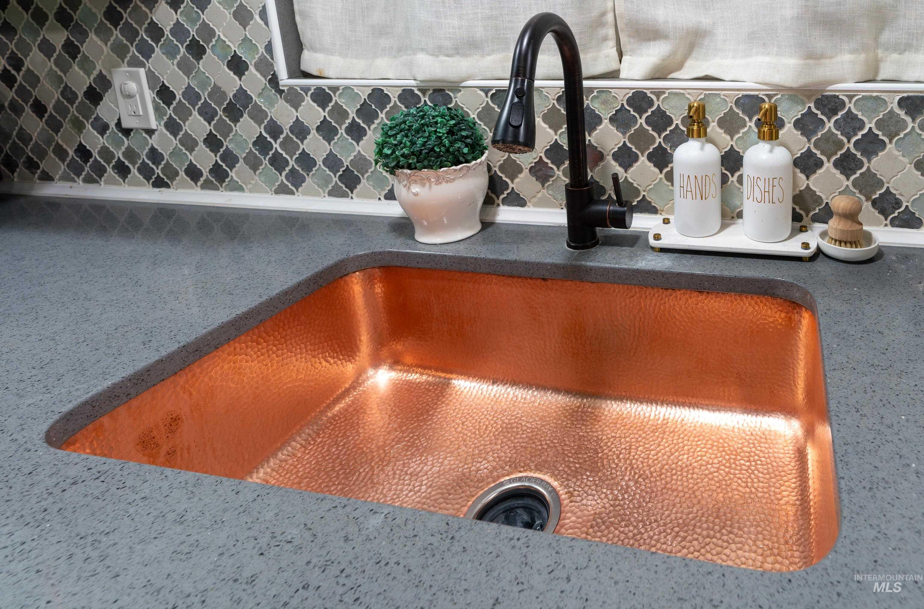 385 W Creekview Dr., Meridian, Idaho 83646, 4 Bedrooms, 3 Bathrooms, Residential For Sale, Price $689,900,MLS 98979462