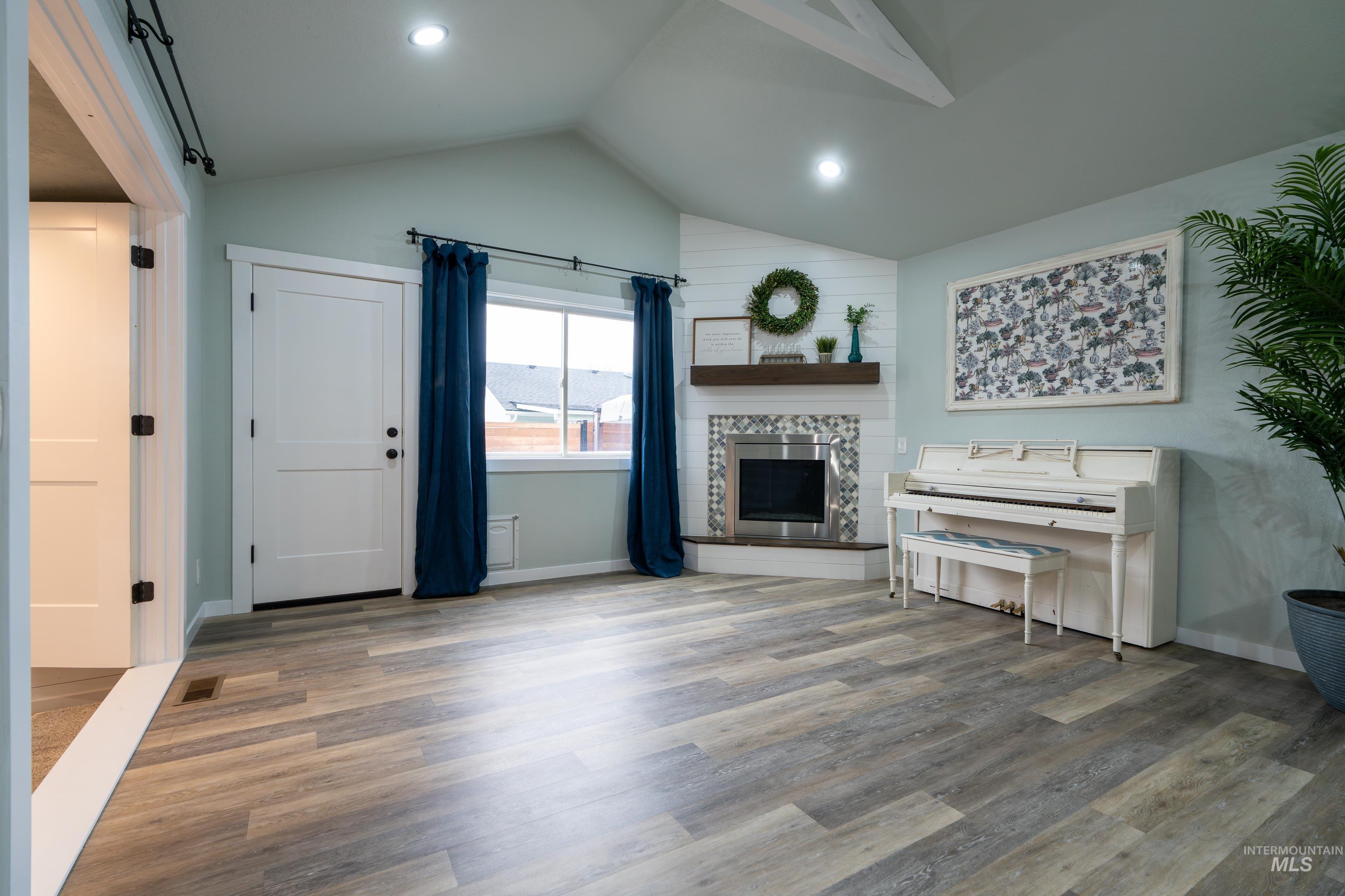 385 W Creekview Dr., Meridian, Idaho 83646, 4 Bedrooms, 3 Bathrooms, Residential For Sale, Price $689,900,MLS 98979462