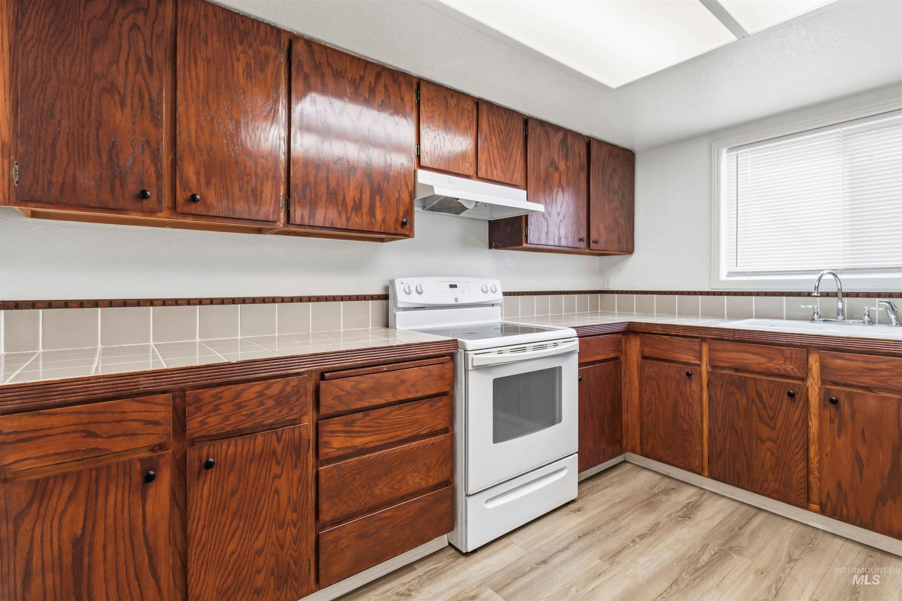 2287 S Loyolla Ln, Boise, Idaho 83705, 3 Bedrooms, 1.5 Bathrooms, Residential For Sale, Price $289,000,MLS 98979463