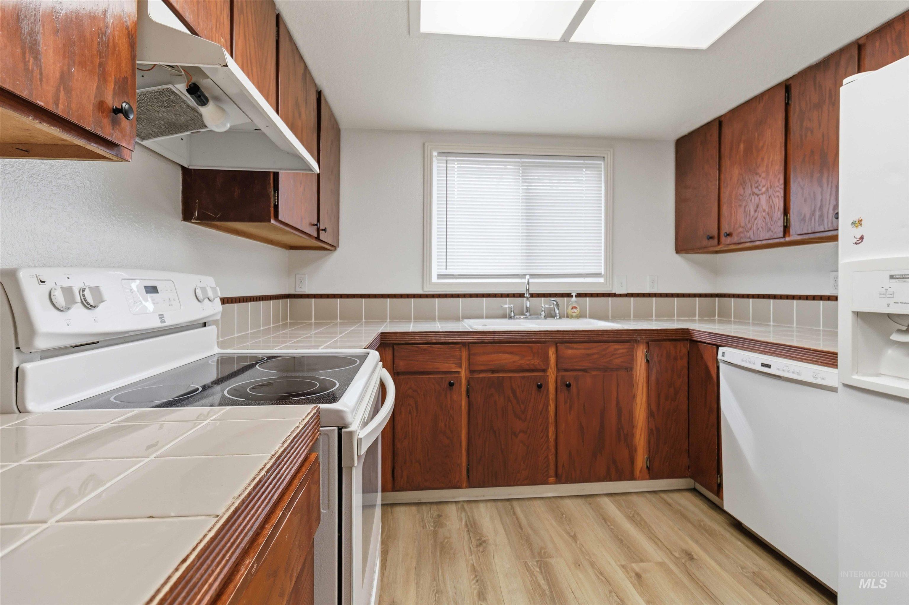 2287 S Loyolla Ln, Boise, Idaho 83705, 3 Bedrooms, 1.5 Bathrooms, Residential For Sale, Price $289,000,MLS 98979463