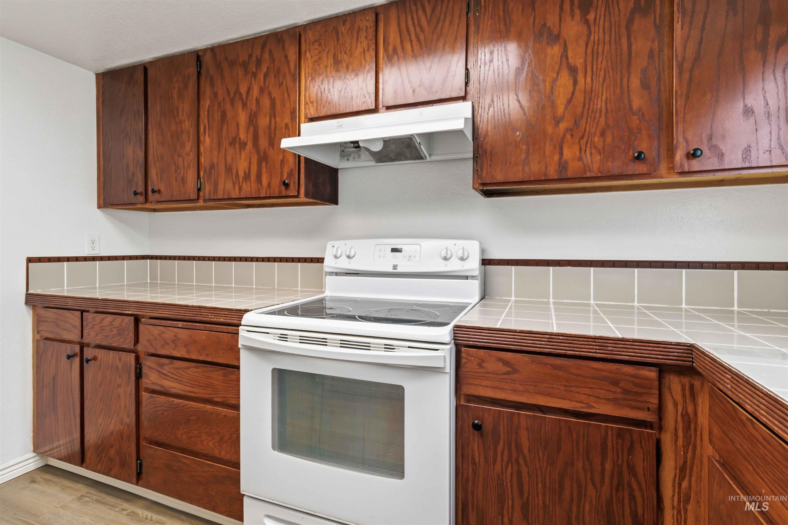 2287 S Loyolla Ln, Boise, Idaho 83705, 3 Bedrooms, 1.5 Bathrooms, Residential For Sale, Price $289,000,MLS 98979463