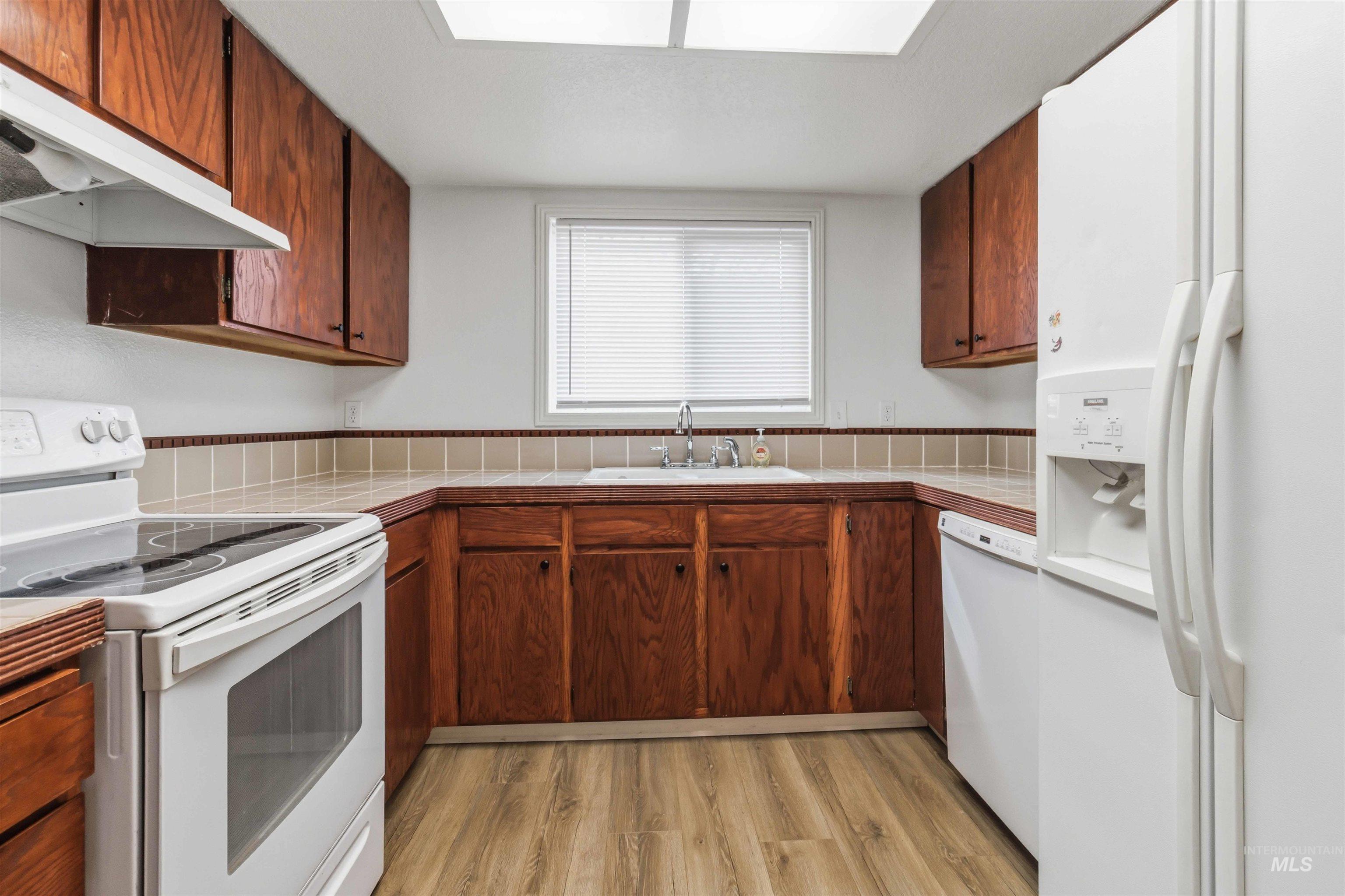 2287 S Loyolla Ln, Boise, Idaho 83705, 3 Bedrooms, 1.5 Bathrooms, Residential For Sale, Price $289,000,MLS 98979463