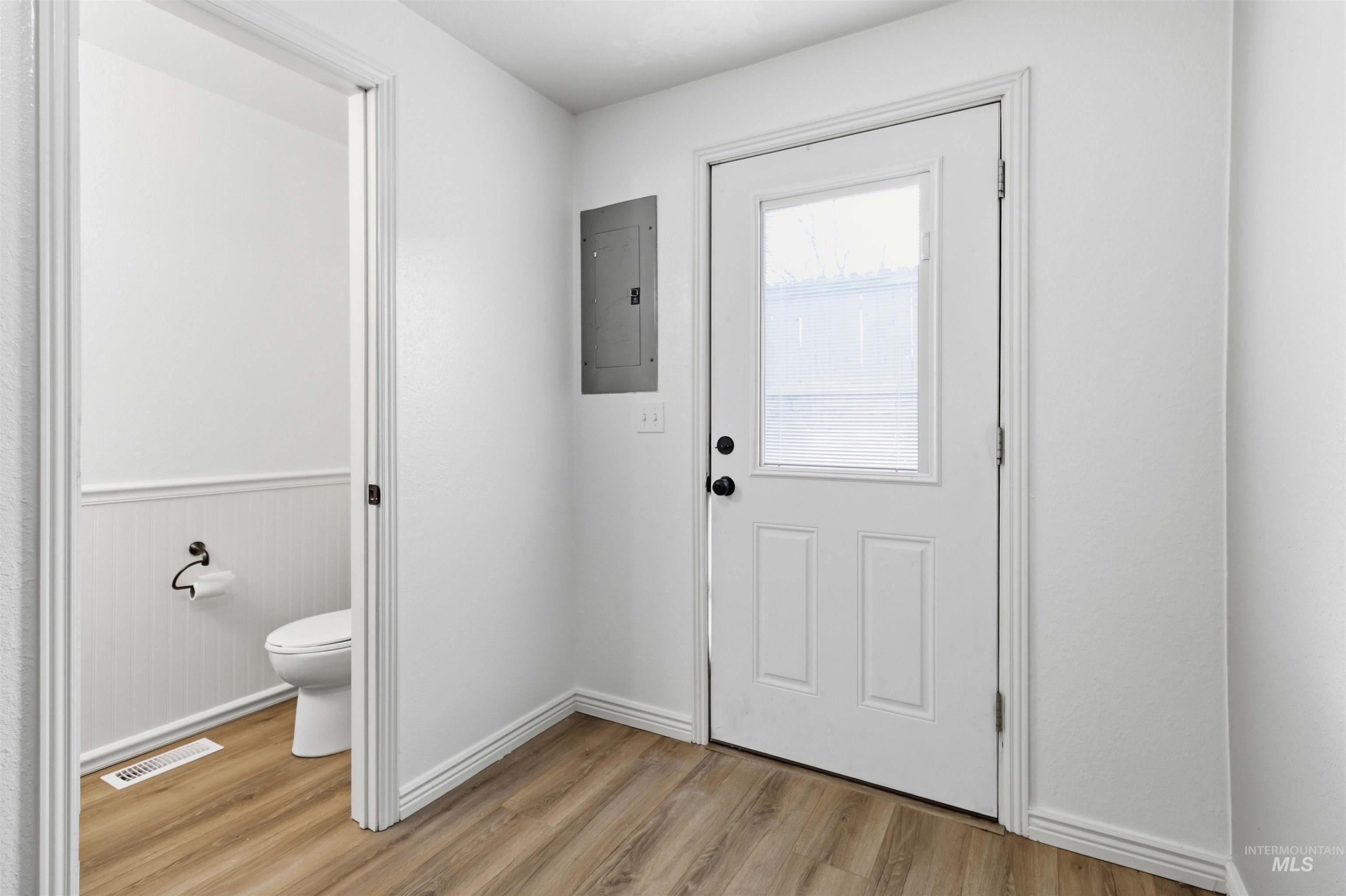 2287 S Loyolla Ln, Boise, Idaho 83705, 3 Bedrooms, 1.5 Bathrooms, Residential For Sale, Price $289,000,MLS 98979463