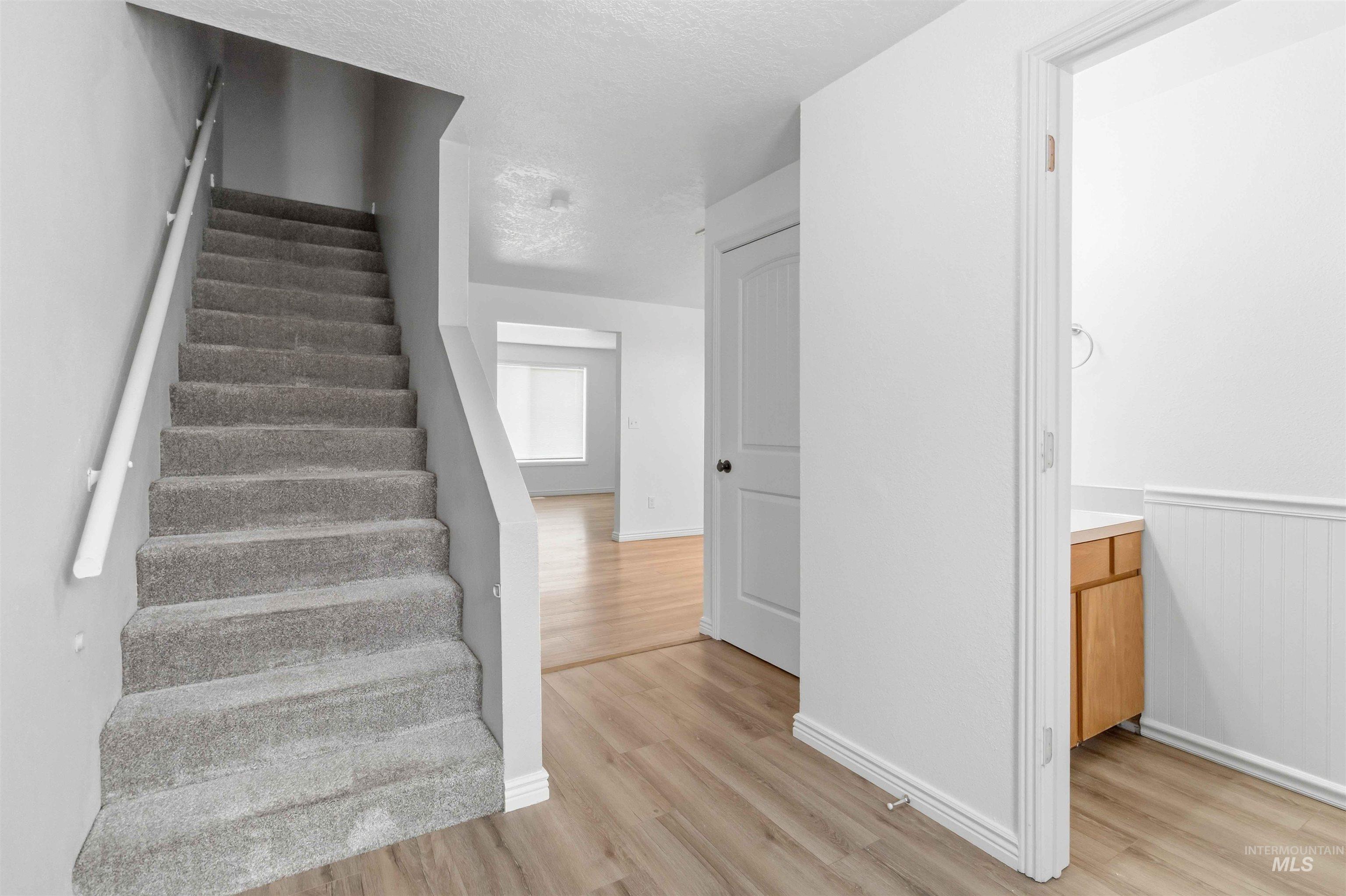 2287 S Loyolla Ln, Boise, Idaho 83705, 3 Bedrooms, 1.5 Bathrooms, Residential For Sale, Price $289,000,MLS 98979463