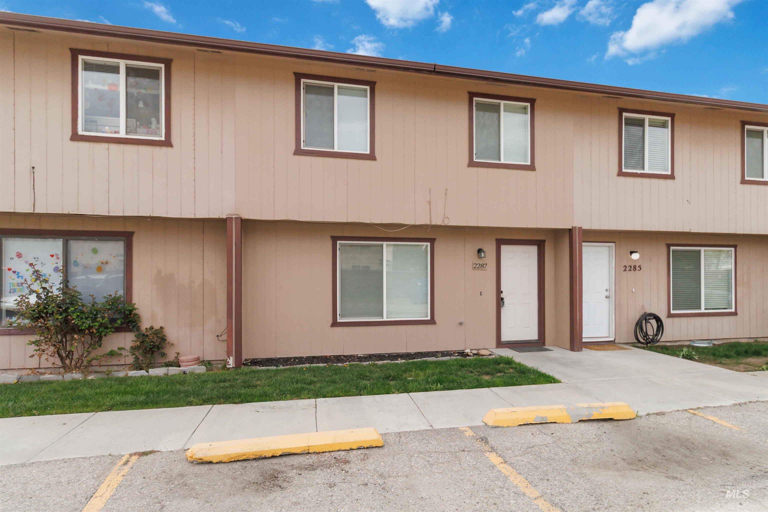 2287 S Loyolla Ln, Boise, Idaho 83705, 3 Bedrooms, 1.5 Bathrooms, Residential For Sale, Price $289,000,MLS 98979463