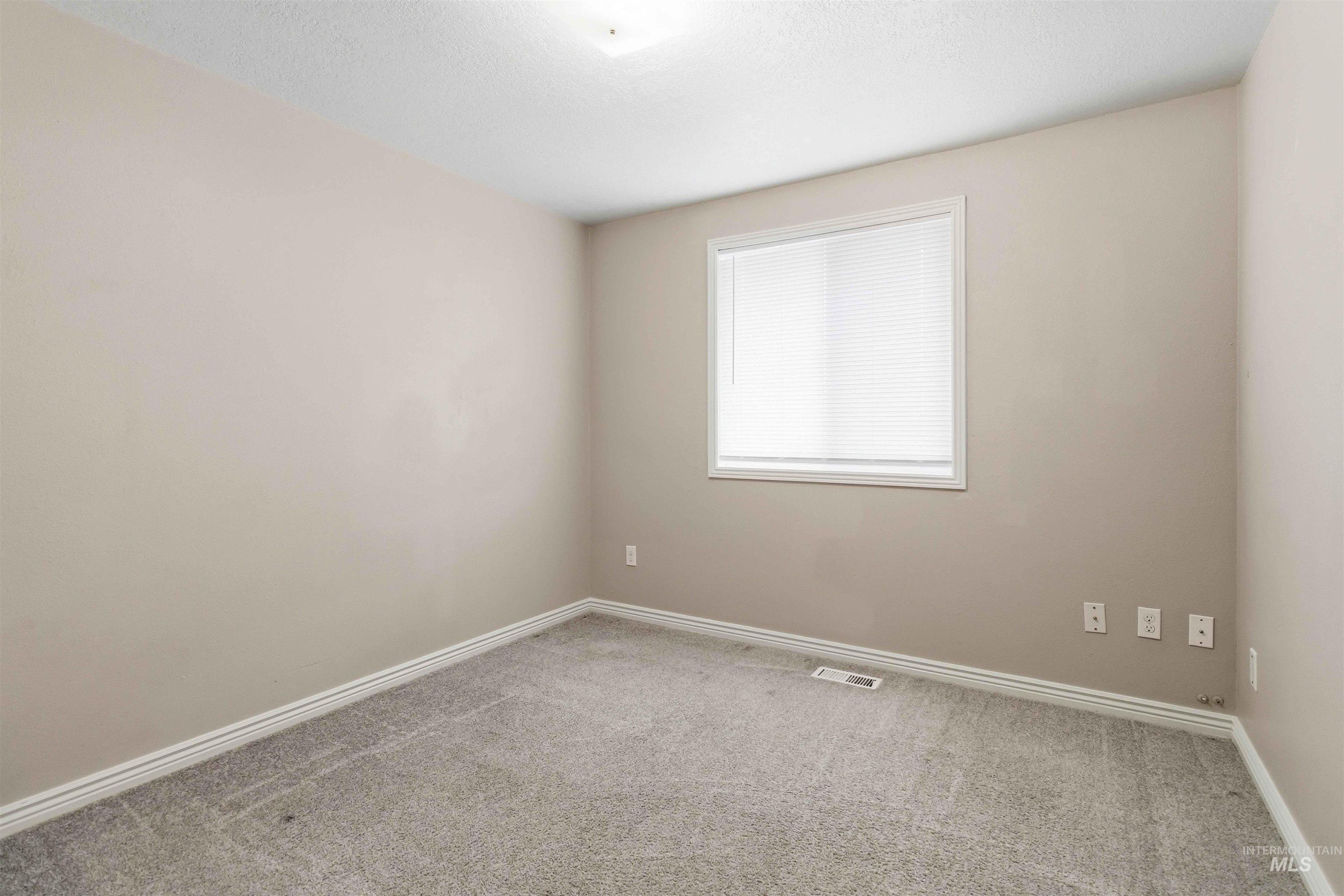 2287 S Loyolla Ln, Boise, Idaho 83705, 3 Bedrooms, 1.5 Bathrooms, Residential For Sale, Price $289,000,MLS 98979463