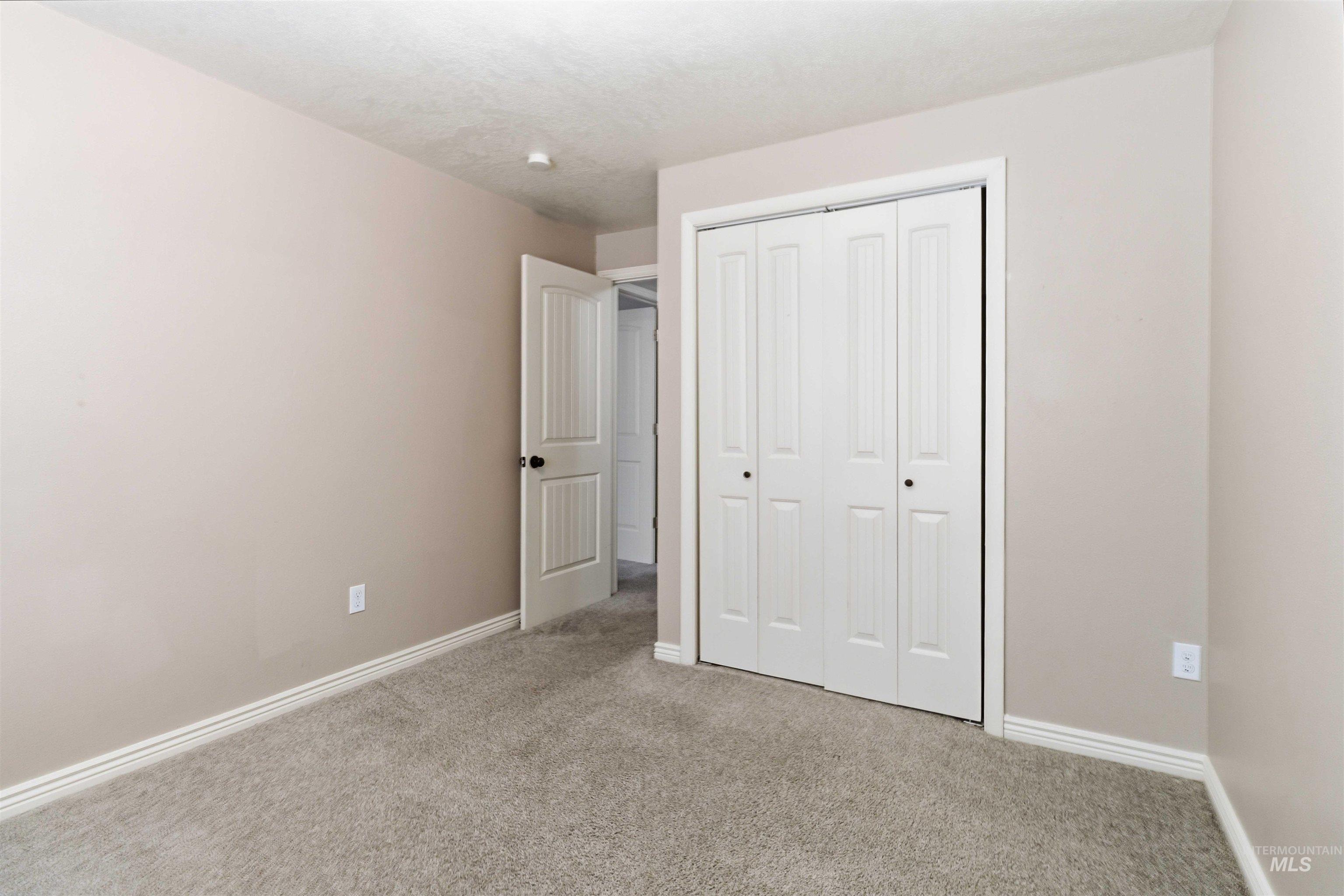 2287 S Loyolla Ln, Boise, Idaho 83705, 3 Bedrooms, 1.5 Bathrooms, Residential For Sale, Price $289,000,MLS 98979463