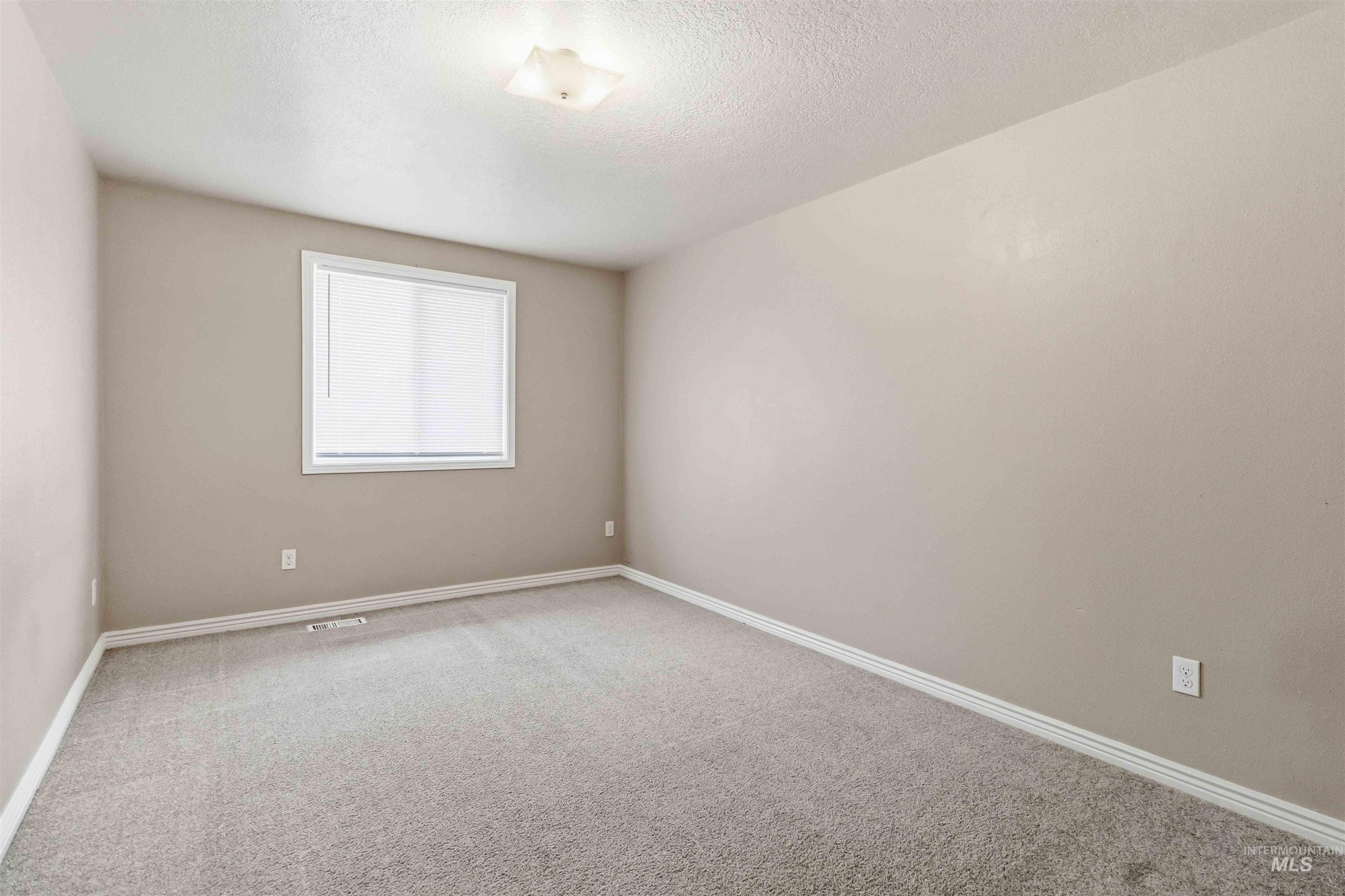 2287 S Loyolla Ln, Boise, Idaho 83705, 3 Bedrooms, 1.5 Bathrooms, Residential For Sale, Price $289,000,MLS 98979463