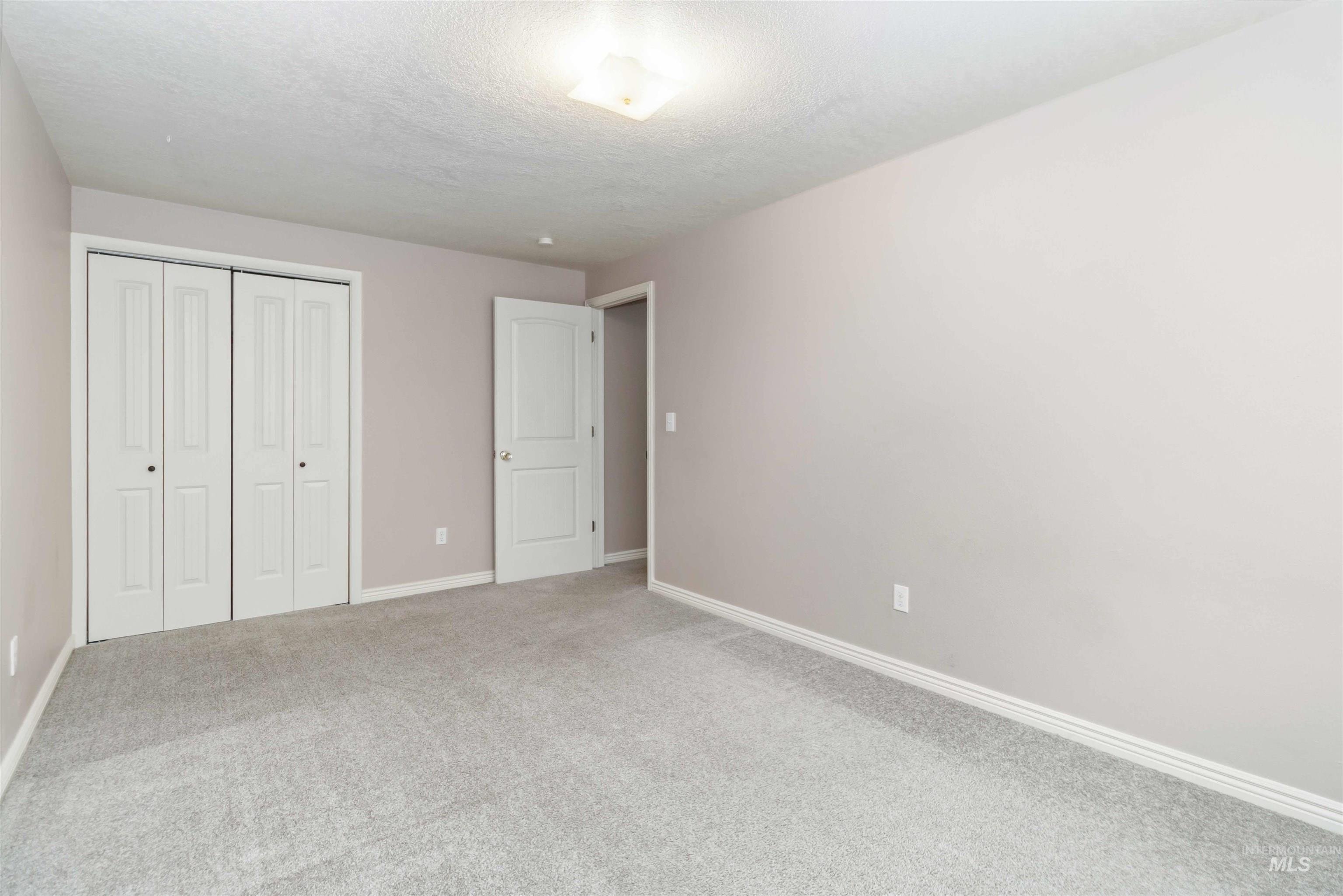 2287 S Loyolla Ln, Boise, Idaho 83705, 3 Bedrooms, 1.5 Bathrooms, Residential For Sale, Price $289,000,MLS 98979463