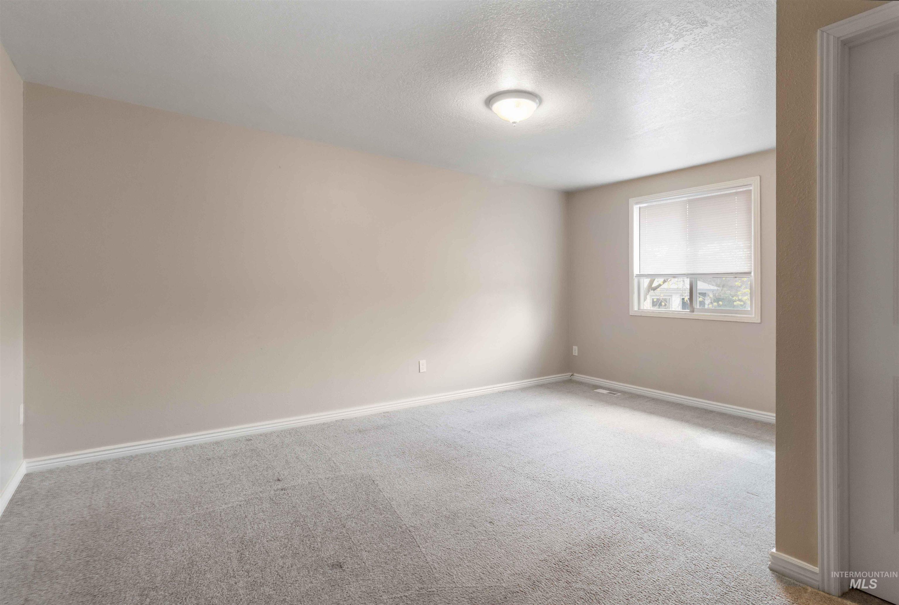 2287 S Loyolla Ln, Boise, Idaho 83705, 3 Bedrooms, 1.5 Bathrooms, Residential For Sale, Price $289,000,MLS 98979463