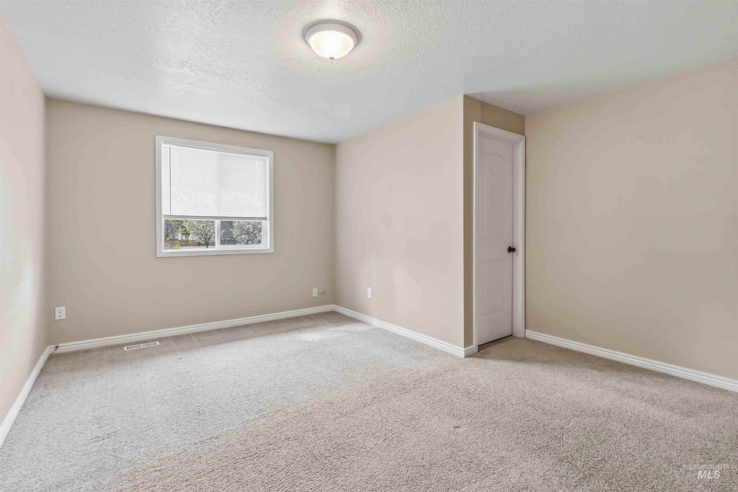 2287 S Loyolla Ln, Boise, Idaho 83705, 3 Bedrooms, 1.5 Bathrooms, Residential For Sale, Price $289,000,MLS 98979463