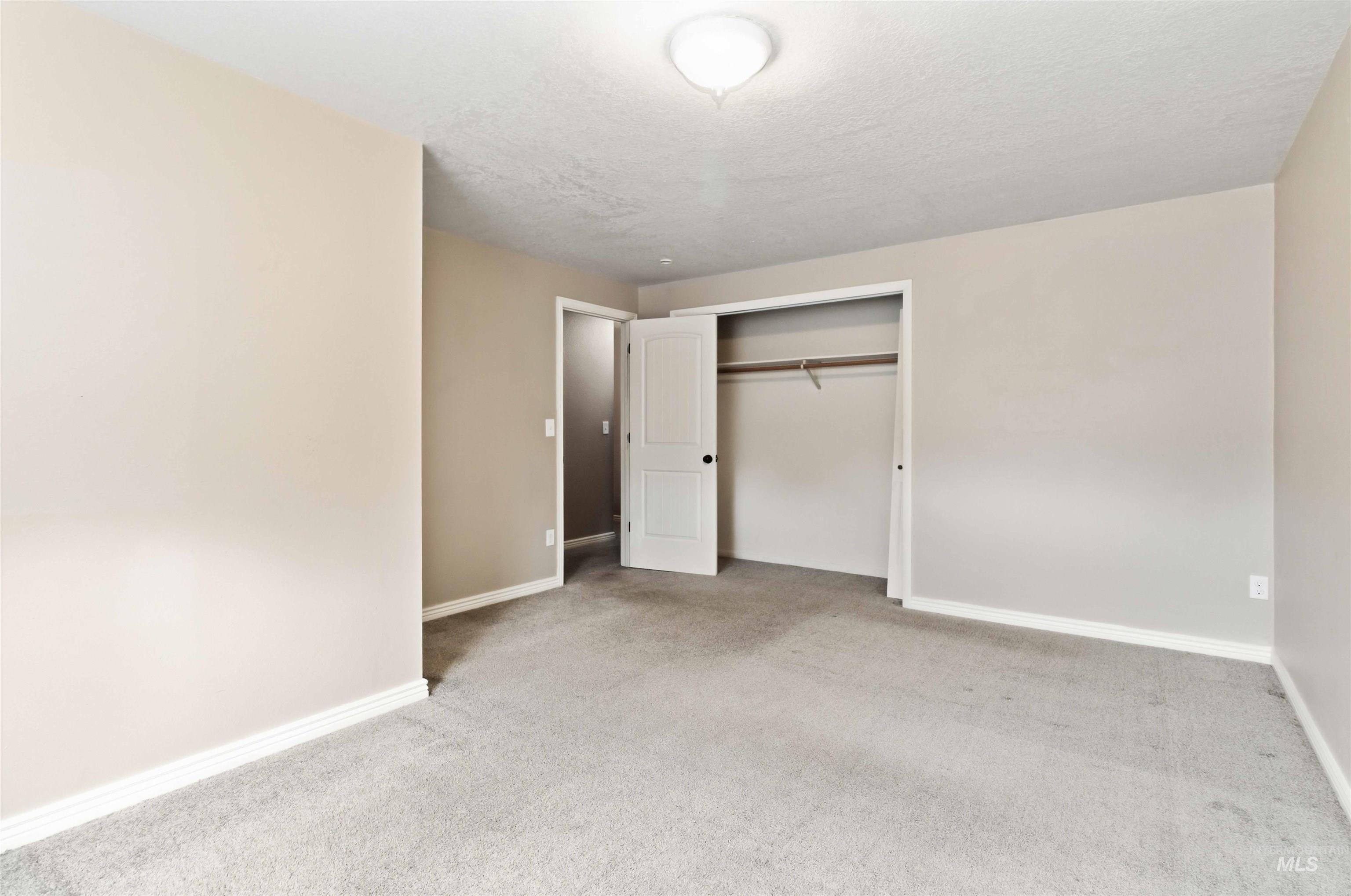 2287 S Loyolla Ln, Boise, Idaho 83705, 3 Bedrooms, 1.5 Bathrooms, Residential For Sale, Price $289,000,MLS 98979463