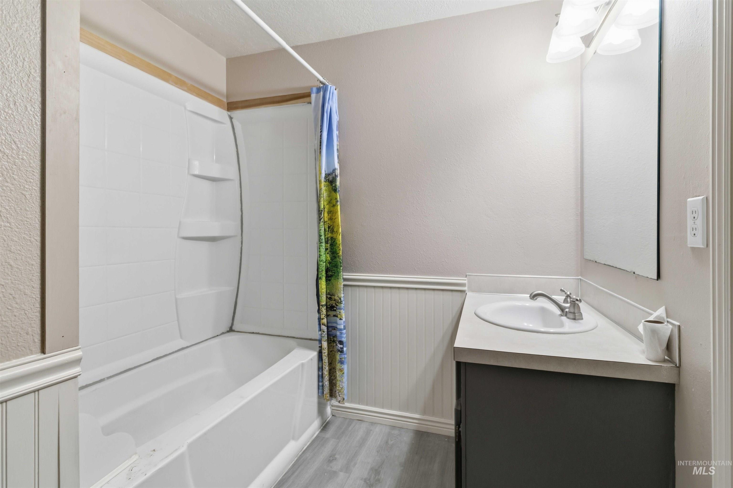 2287 S Loyolla Ln, Boise, Idaho 83705, 3 Bedrooms, 1.5 Bathrooms, Residential For Sale, Price $289,000,MLS 98979463