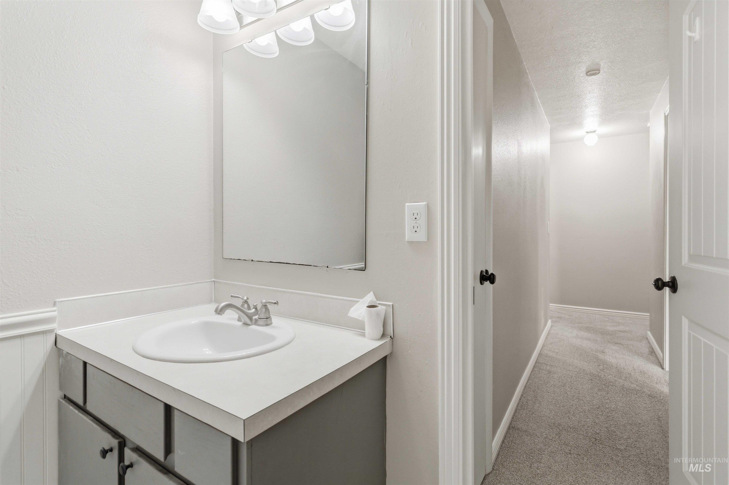 2287 S Loyolla Ln, Boise, Idaho 83705, 3 Bedrooms, 1.5 Bathrooms, Residential For Sale, Price $289,000,MLS 98979463