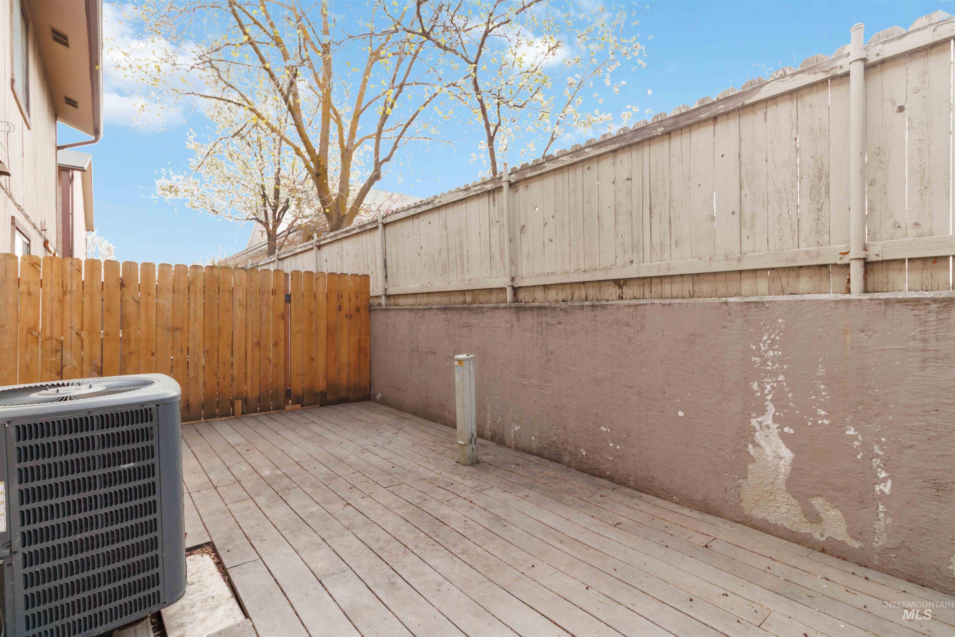 2287 S Loyolla Ln, Boise, Idaho 83705, 3 Bedrooms, 1.5 Bathrooms, Residential For Sale, Price $289,000,MLS 98979463