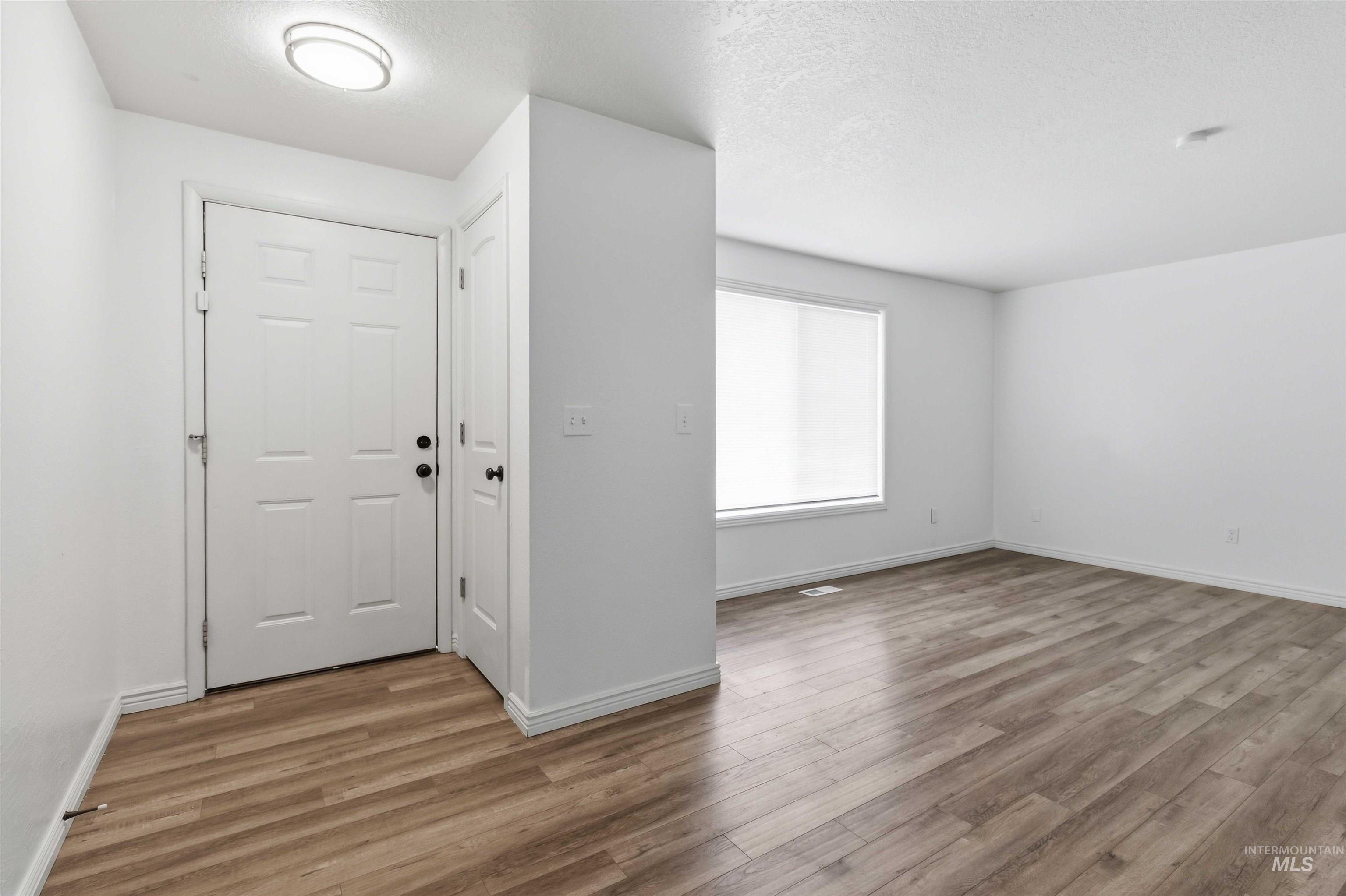 2287 S Loyolla Ln, Boise, Idaho 83705, 3 Bedrooms, 1.5 Bathrooms, Residential For Sale, Price $289,000,MLS 98979463