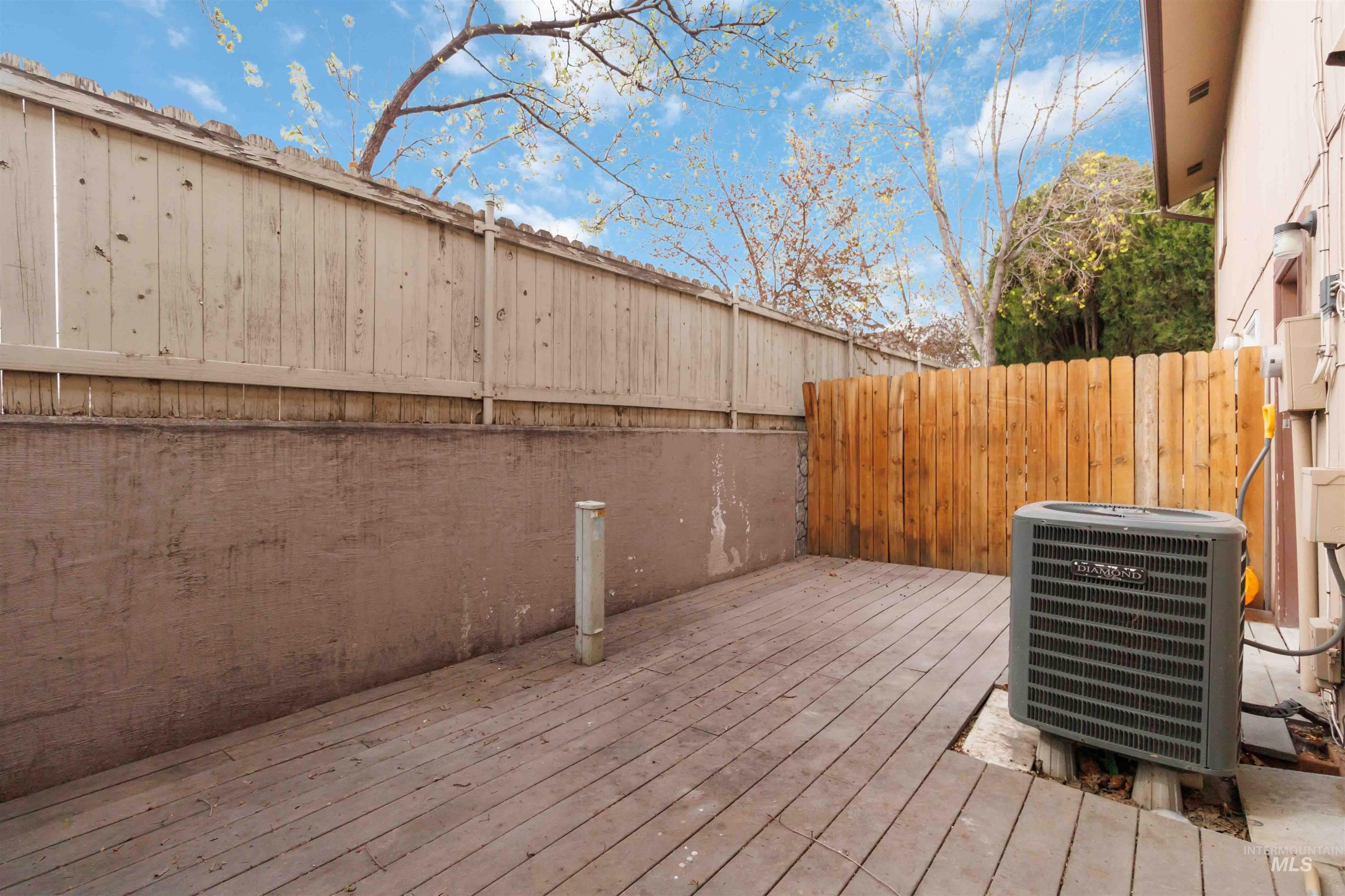 2287 S Loyolla Ln, Boise, Idaho 83705, 3 Bedrooms, 1.5 Bathrooms, Residential For Sale, Price $289,000,MLS 98979463