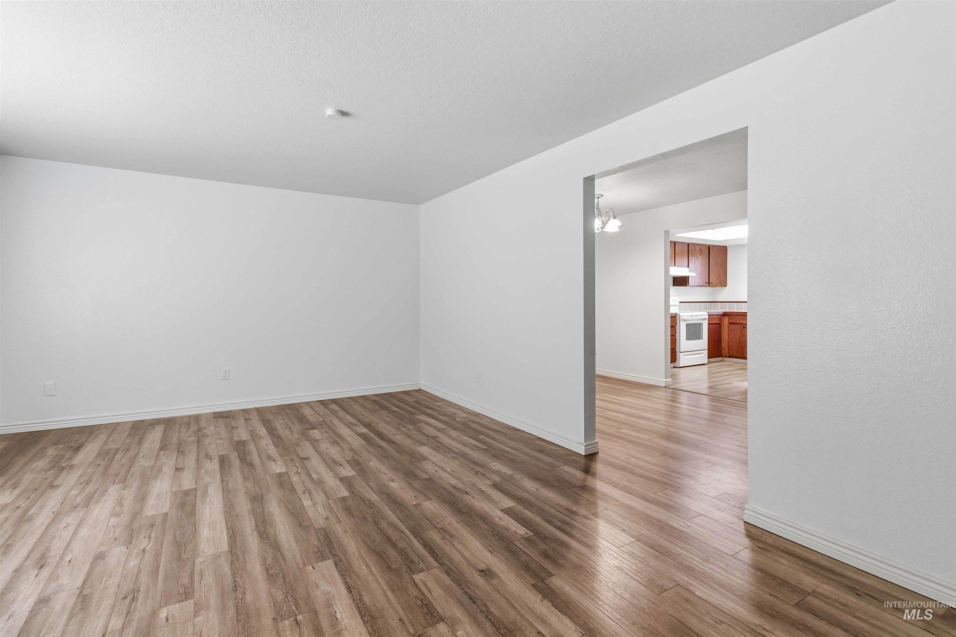 2287 S Loyolla Ln, Boise, Idaho 83705, 3 Bedrooms, 1.5 Bathrooms, Residential For Sale, Price $289,000,MLS 98979463