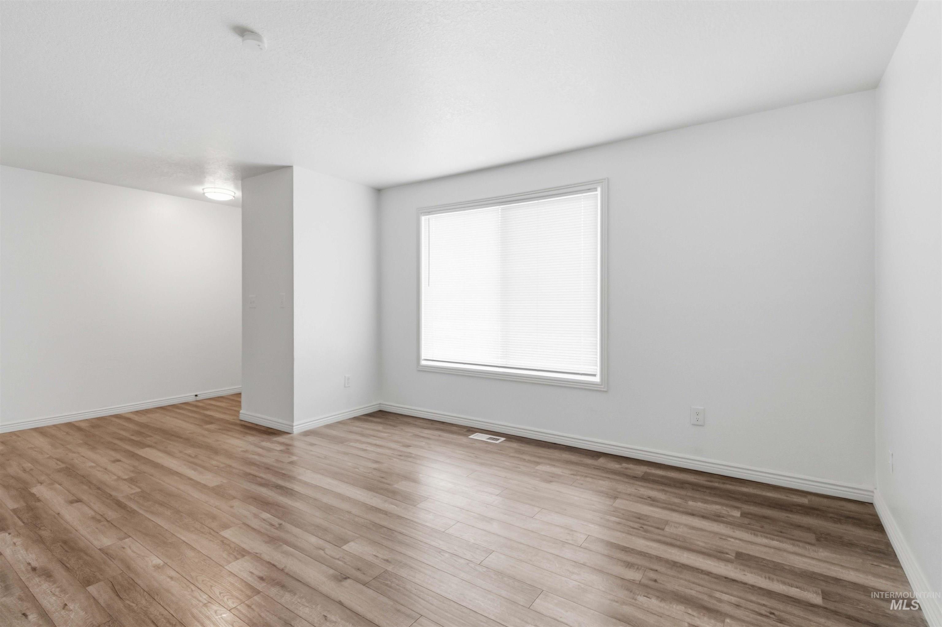 2287 S Loyolla Ln, Boise, Idaho 83705, 3 Bedrooms, 1.5 Bathrooms, Residential For Sale, Price $289,000,MLS 98979463