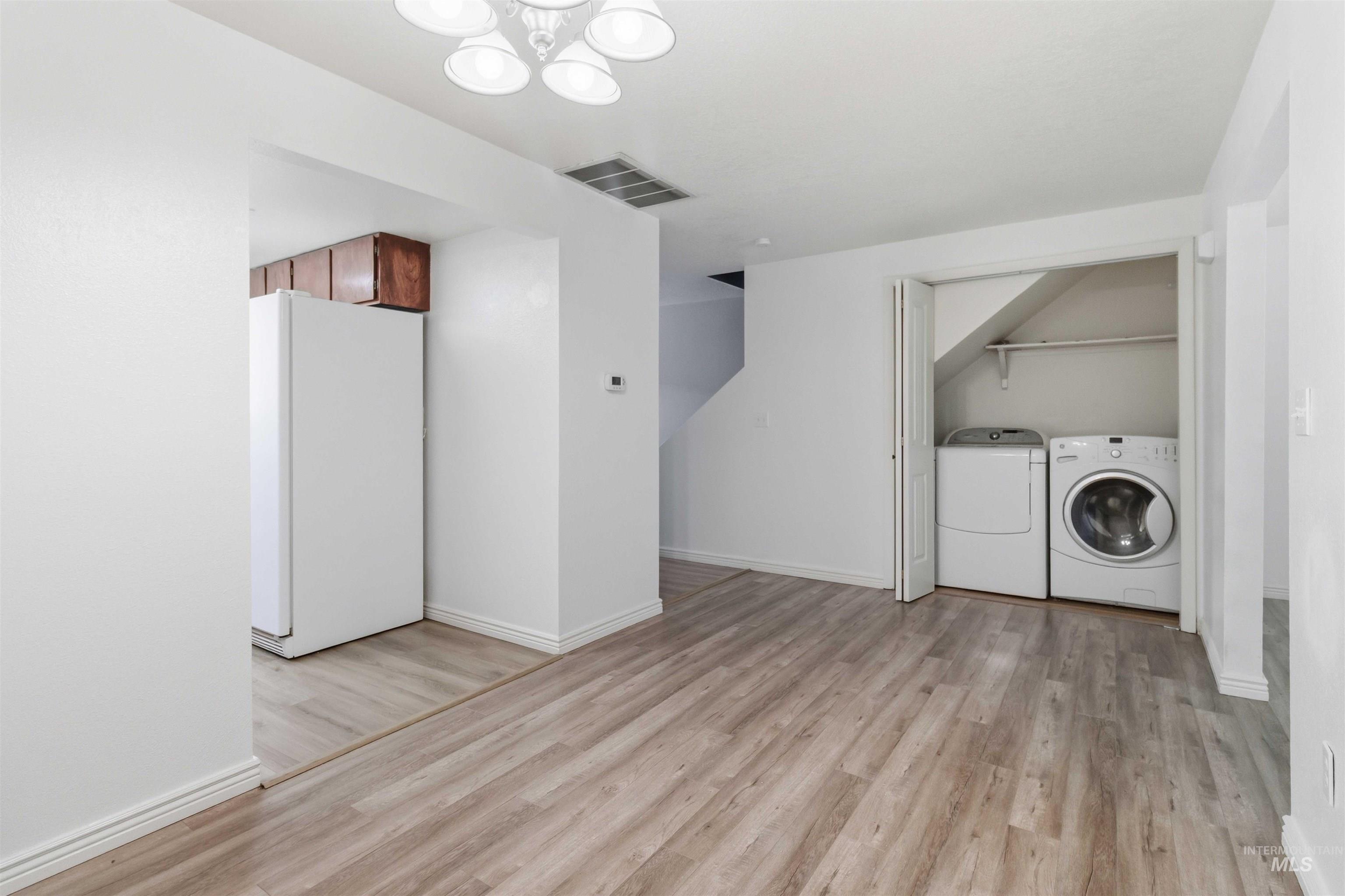 2287 S Loyolla Ln, Boise, Idaho 83705, 3 Bedrooms, 1.5 Bathrooms, Residential For Sale, Price $289,000,MLS 98979463