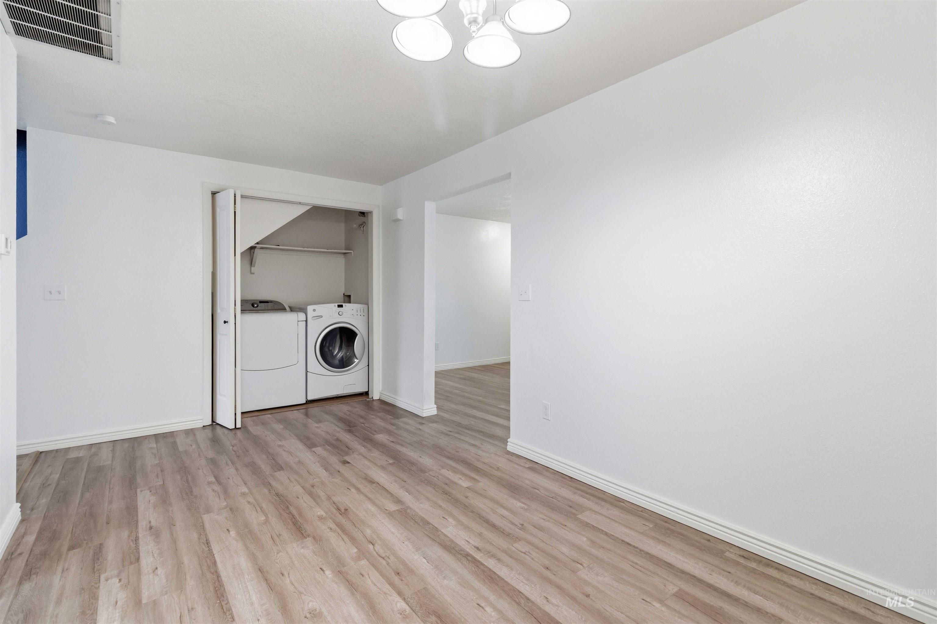 2287 S Loyolla Ln, Boise, Idaho 83705, 3 Bedrooms, 1.5 Bathrooms, Residential For Sale, Price $289,000,MLS 98979463