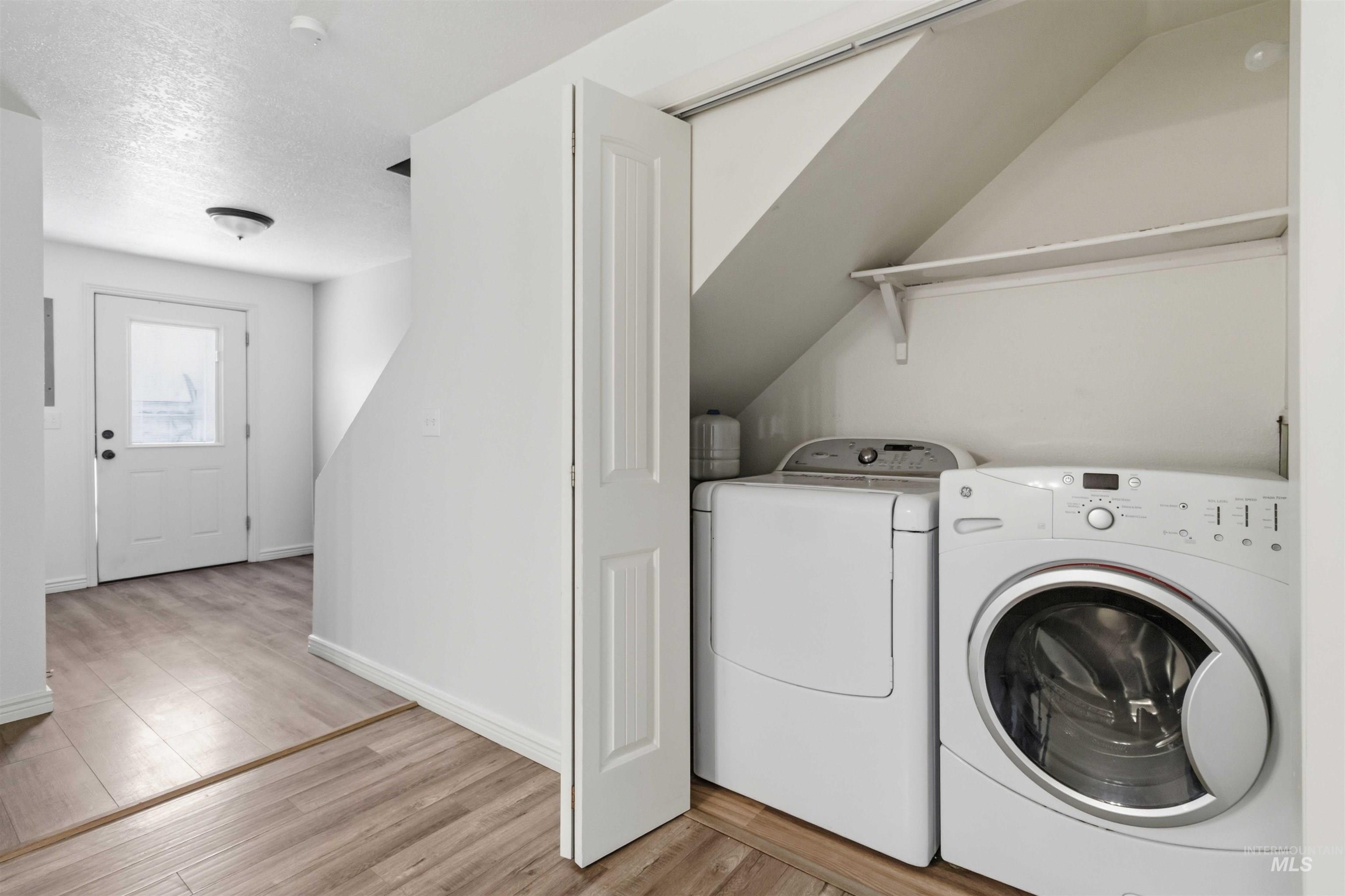 2287 S Loyolla Ln, Boise, Idaho 83705, 3 Bedrooms, 1.5 Bathrooms, Residential For Sale, Price $289,000,MLS 98979463