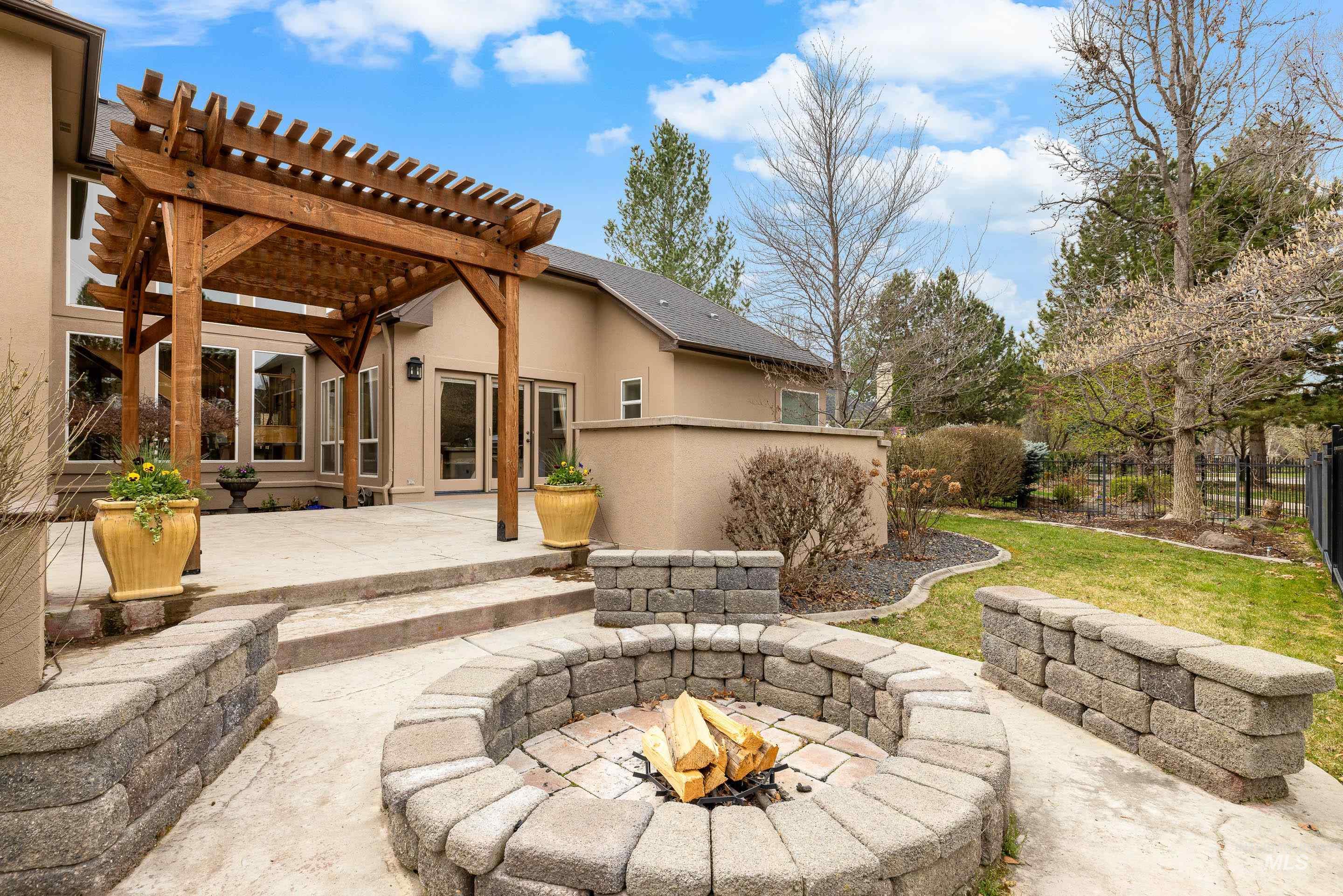 566 E Greencreek Ct, Eagle, Idaho 83616, 5 Bedrooms, 3.5 Bathrooms, Residential For Sale, Price $1,149,500, 98979464