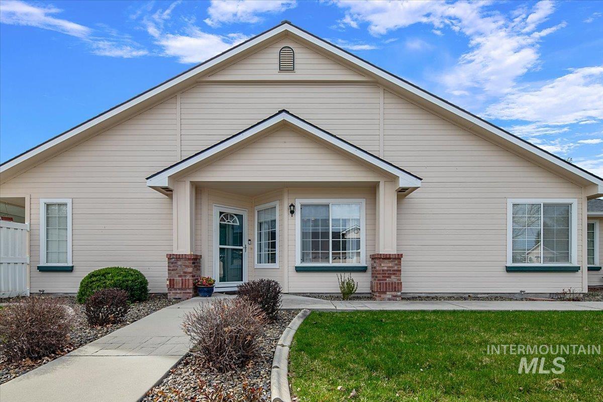 2720 N Englewood Way, Meridian, Idaho 83646, 2 Bedrooms, 2 Bathrooms, Residential For Sale, Price $395,000,MLS 98979467
