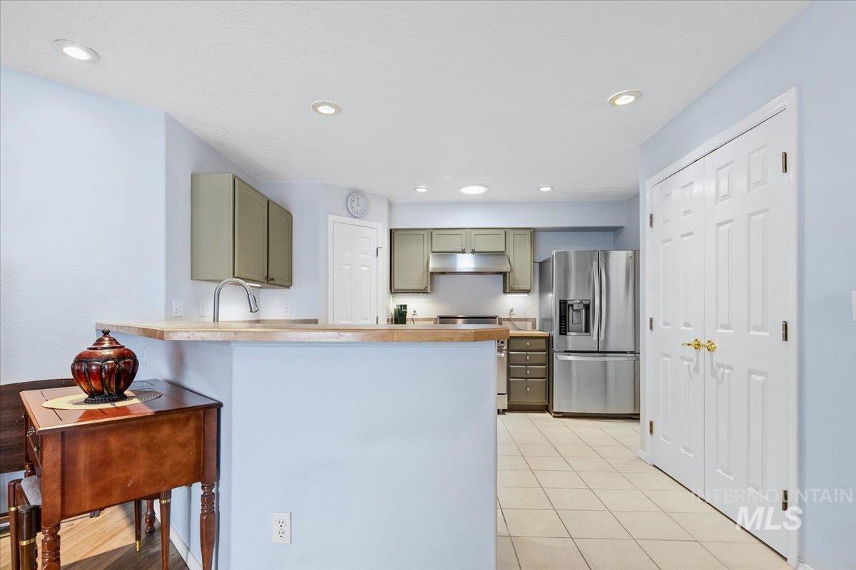 2720 N Englewood Way, Meridian, Idaho 83646, 2 Bedrooms, 2 Bathrooms, Residential For Sale, Price $395,000,MLS 98979467