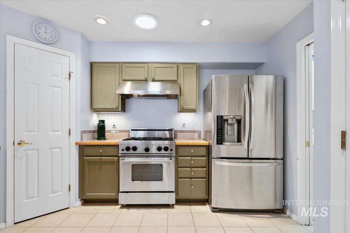 2720 N Englewood Way, Meridian, Idaho 83646, 2 Bedrooms, 2 Bathrooms, Residential For Sale, Price $395,000,MLS 98979467