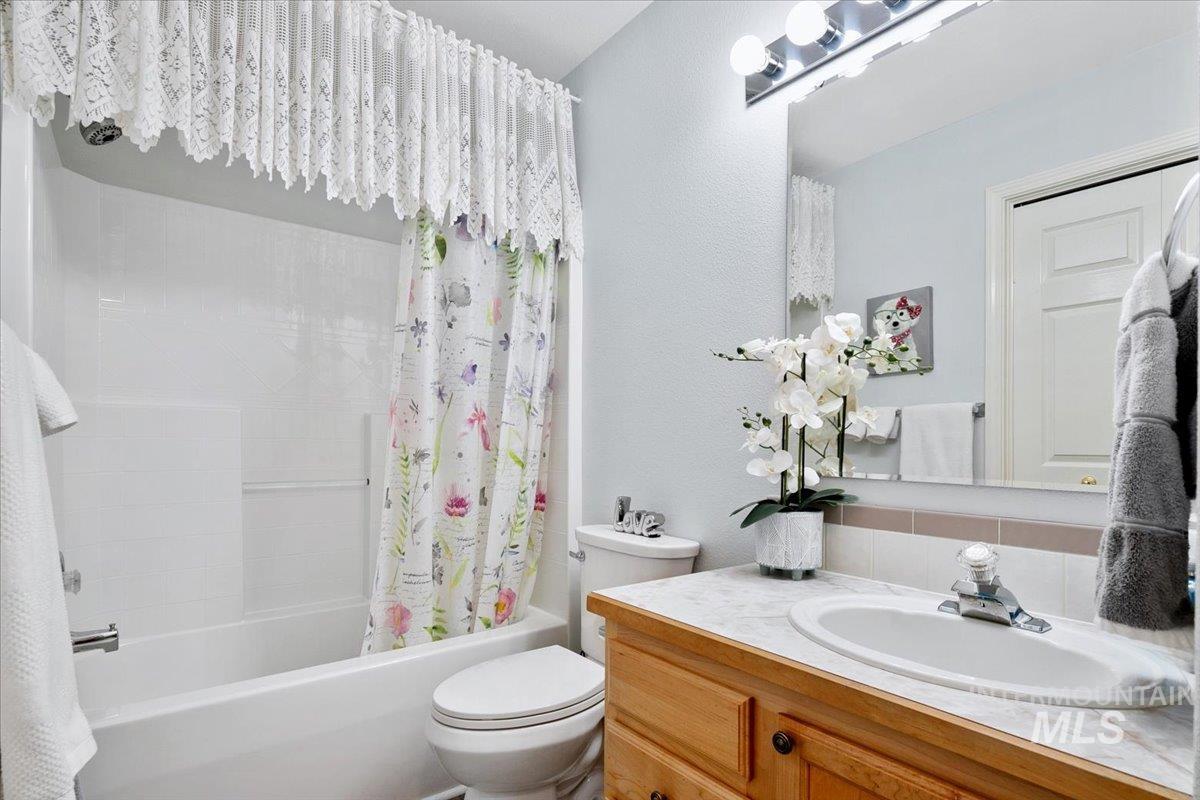 2720 N Englewood Way, Meridian, Idaho 83646, 2 Bedrooms, 2 Bathrooms, Residential For Sale, Price $395,000,MLS 98979467