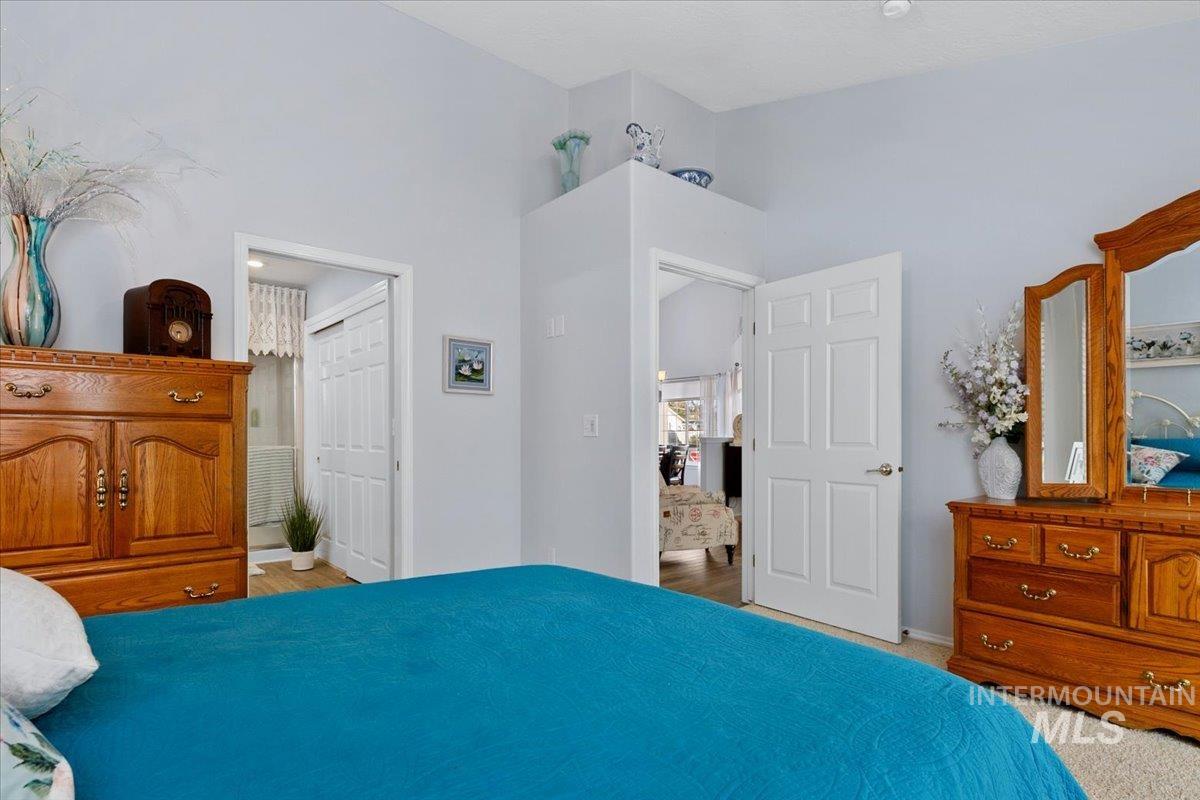 2720 N Englewood Way, Meridian, Idaho 83646, 2 Bedrooms, 2 Bathrooms, Residential For Sale, Price $395,000,MLS 98979467