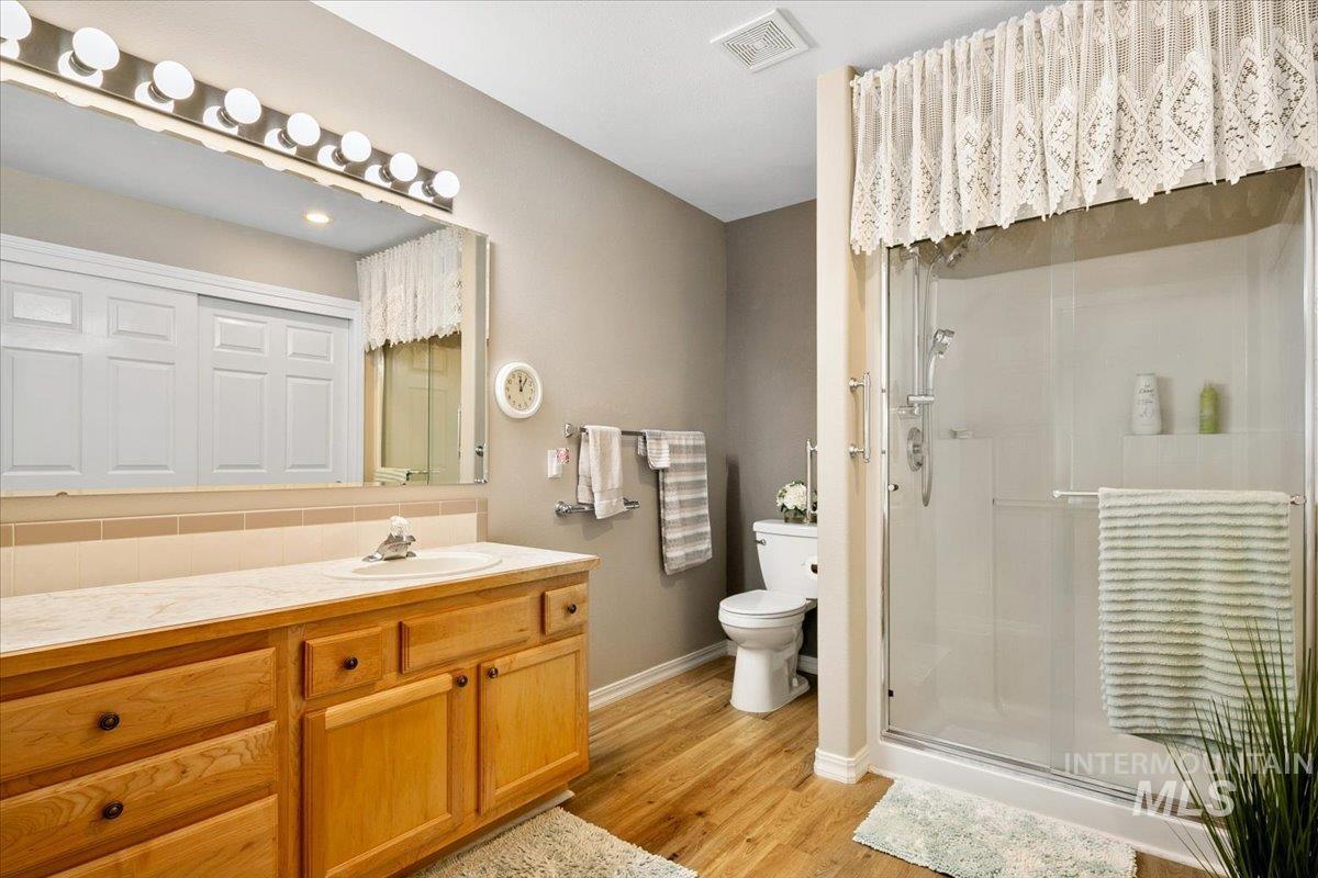 2720 N Englewood Way, Meridian, Idaho 83646, 2 Bedrooms, 2 Bathrooms, Residential For Sale, Price $395,000,MLS 98979467