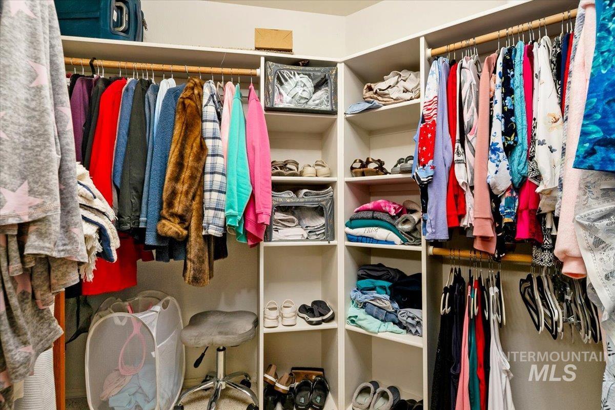 2720 N Englewood Way, Meridian, Idaho 83646, 2 Bedrooms, 2 Bathrooms, Residential For Sale, Price $395,000,MLS 98979467