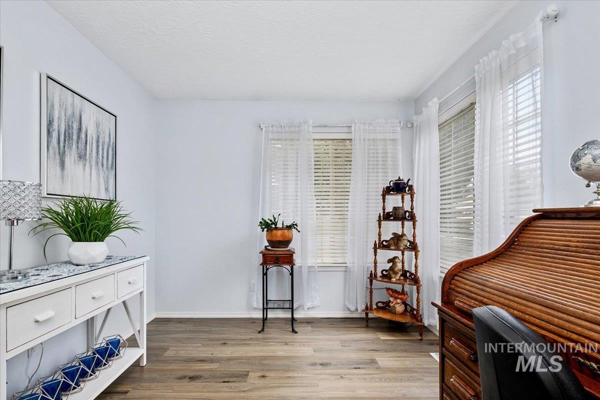 2720 N Englewood Way, Meridian, Idaho 83646, 2 Bedrooms, 2 Bathrooms, Residential For Sale, Price $395,000,MLS 98979467