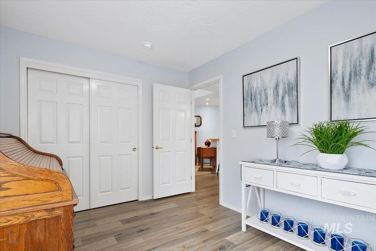 2720 N Englewood Way, Meridian, Idaho 83646, 2 Bedrooms, 2 Bathrooms, Residential For Sale, Price $395,000,MLS 98979467