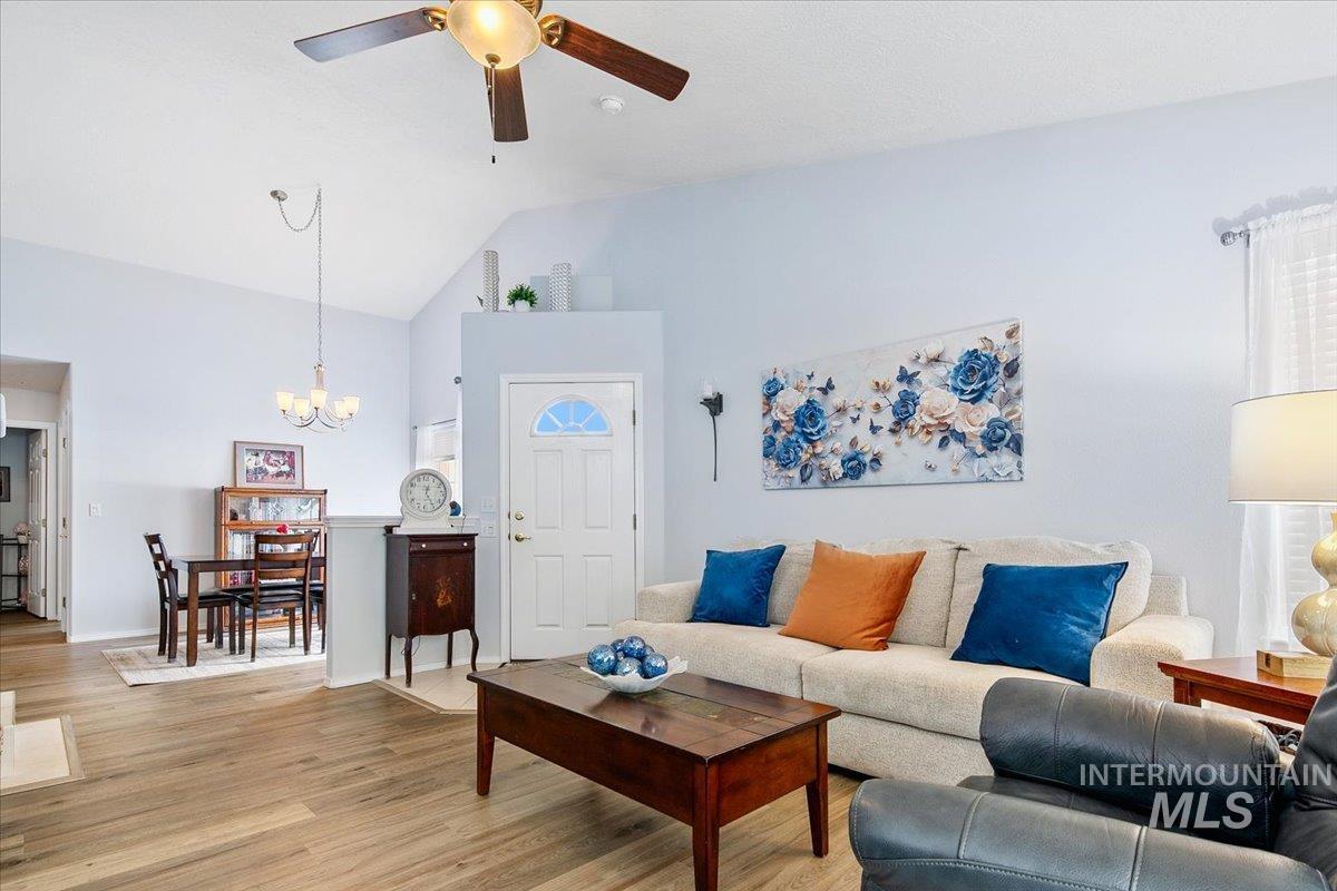 2720 N Englewood Way, Meridian, Idaho 83646, 2 Bedrooms, 2 Bathrooms, Residential For Sale, Price $395,000,MLS 98979467