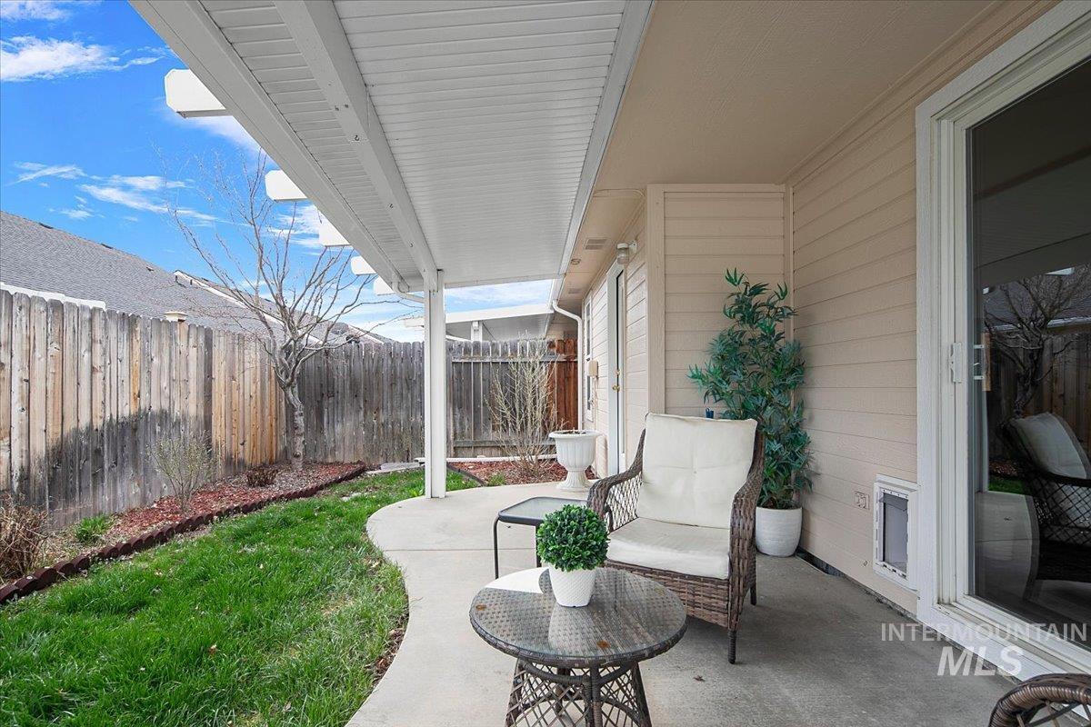 2720 N Englewood Way, Meridian, Idaho 83646, 2 Bedrooms, 2 Bathrooms, Residential For Sale, Price $395,000,MLS 98979467