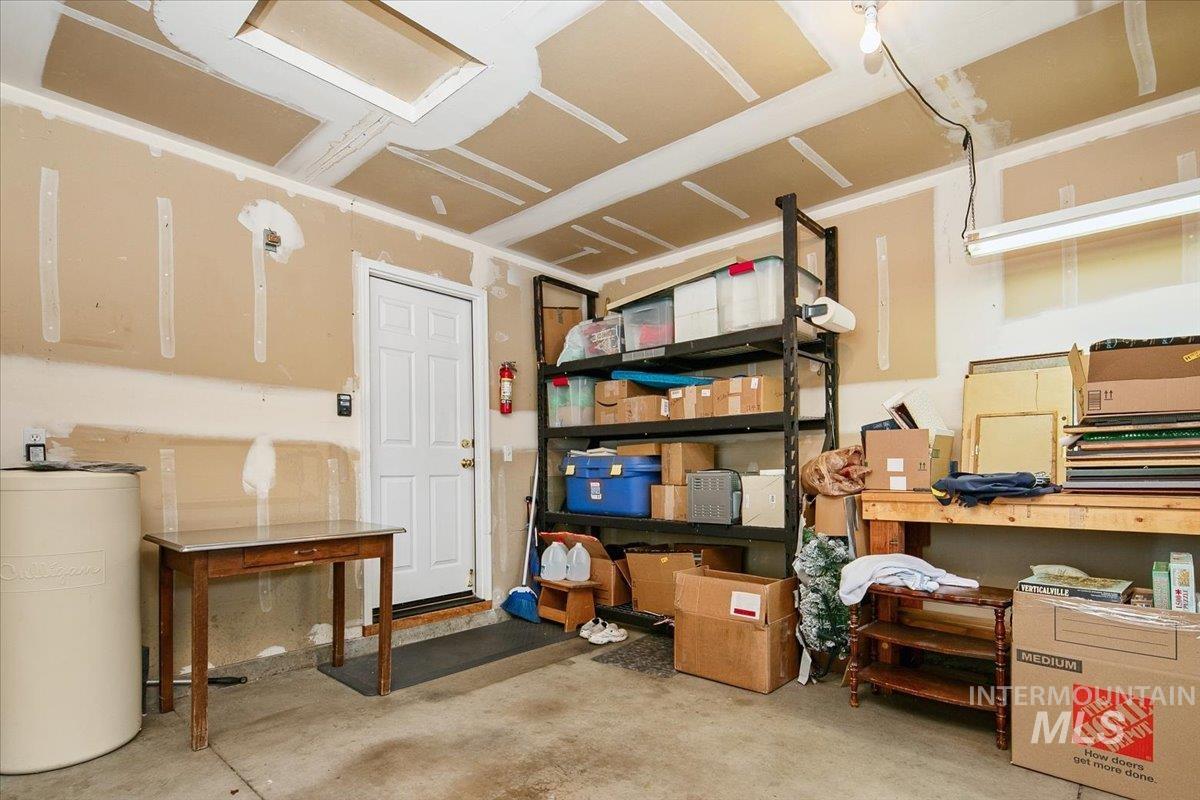 2720 N Englewood Way, Meridian, Idaho 83646, 2 Bedrooms, 2 Bathrooms, Residential For Sale, Price $395,000,MLS 98979467