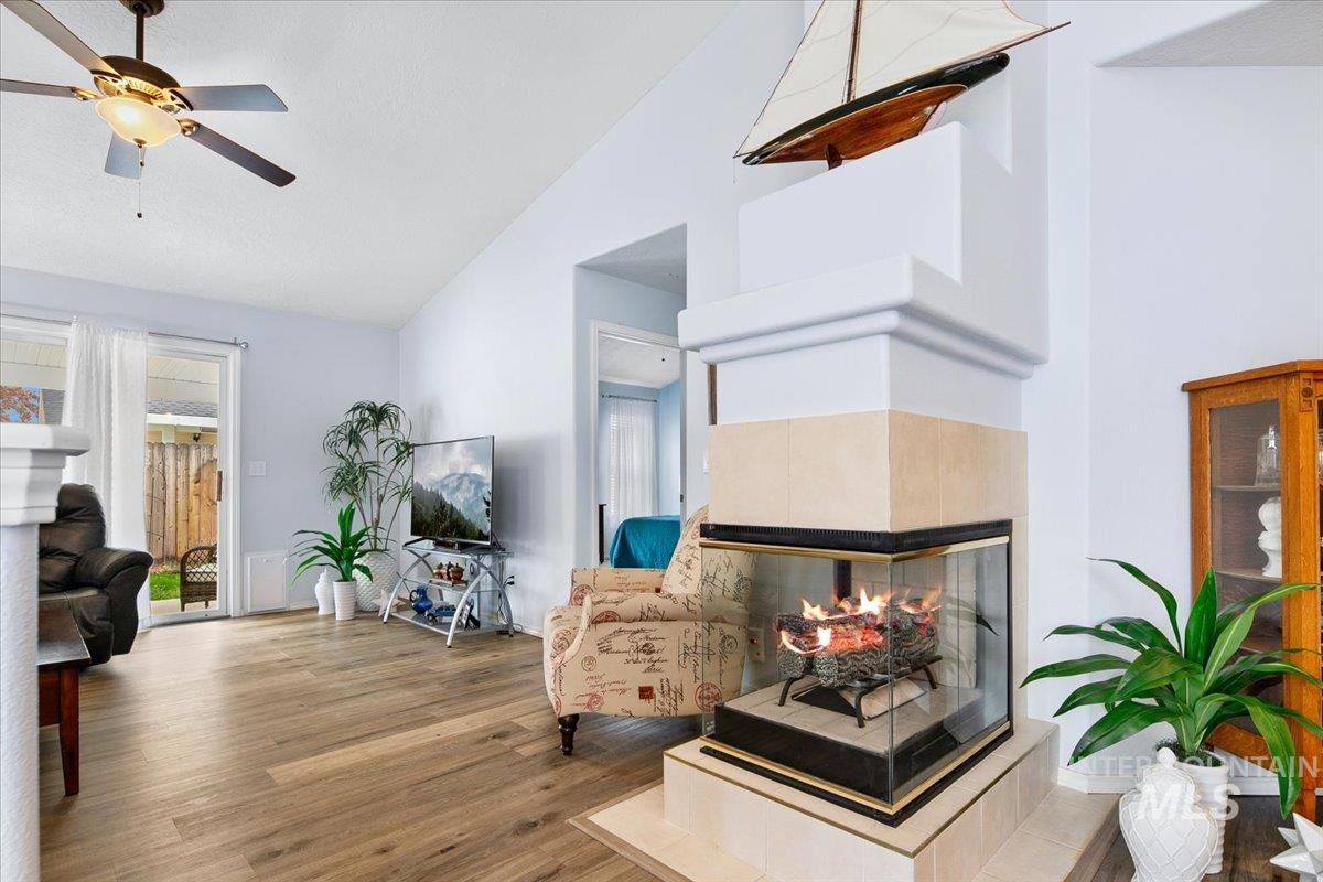 2720 N Englewood Way, Meridian, Idaho 83646, 2 Bedrooms, 2 Bathrooms, Residential For Sale, Price $395,000,MLS 98979467