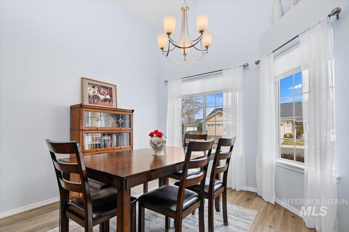 2720 N Englewood Way, Meridian, Idaho 83646, 2 Bedrooms, 2 Bathrooms, Residential For Sale, Price $395,000,MLS 98979467